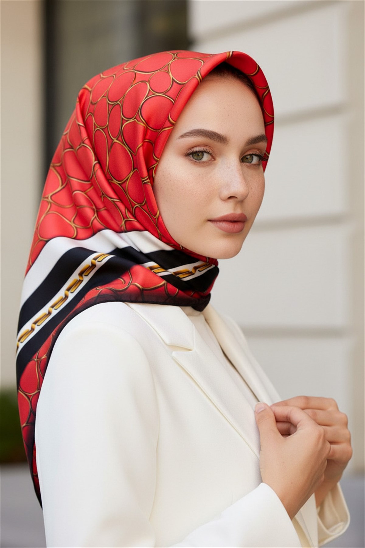 %100 Twill İpek Zincir Desenli Narçiçeği - Siyah Renkli 90x90 Eşarp Kenar Dikiş Şekli El Dikişli