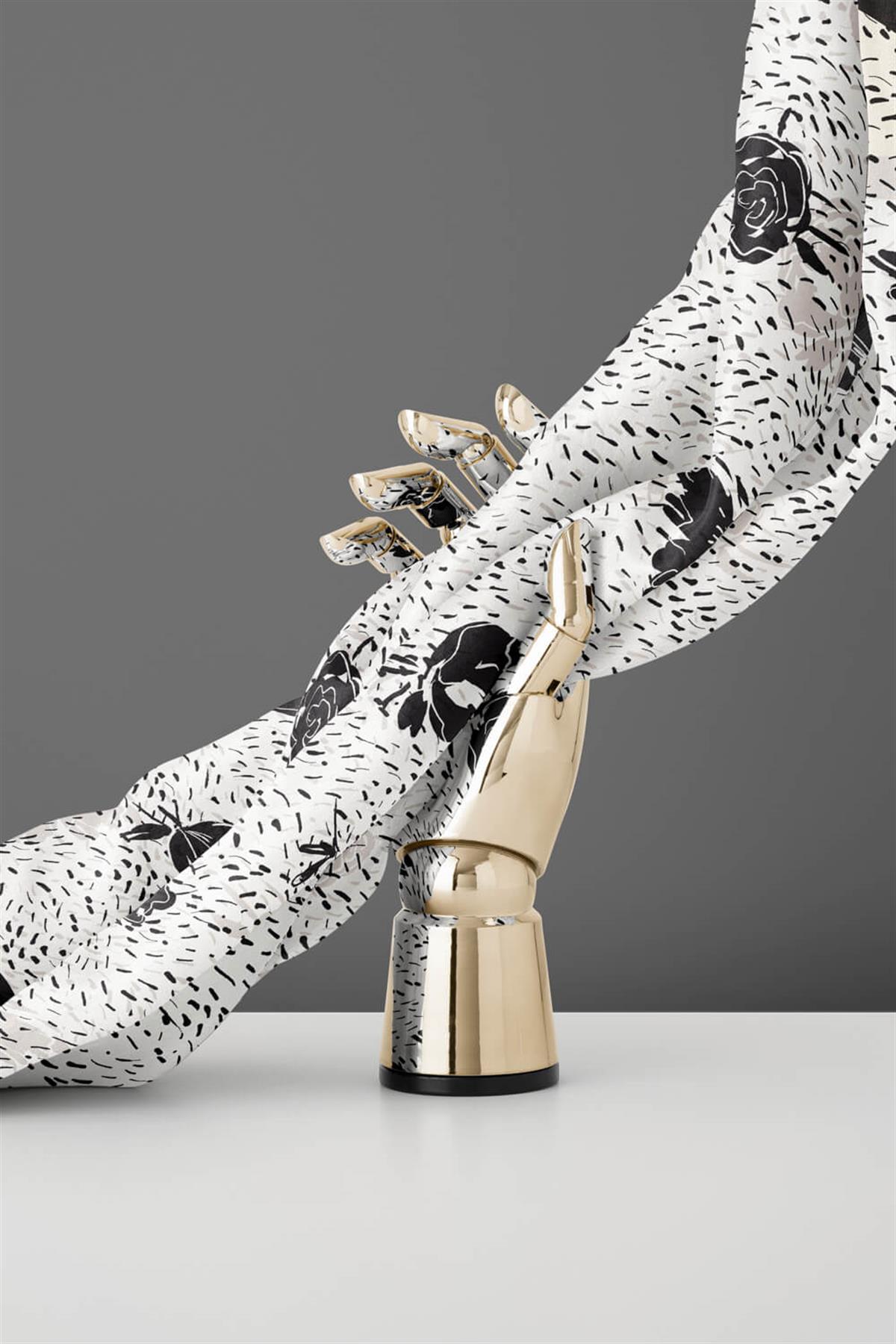 %100 Twill İpek Çıtır Çiçek Desenli Krem - Siyah Renkli 90x90 Eşarp Dikim Şekli : El Dikişi