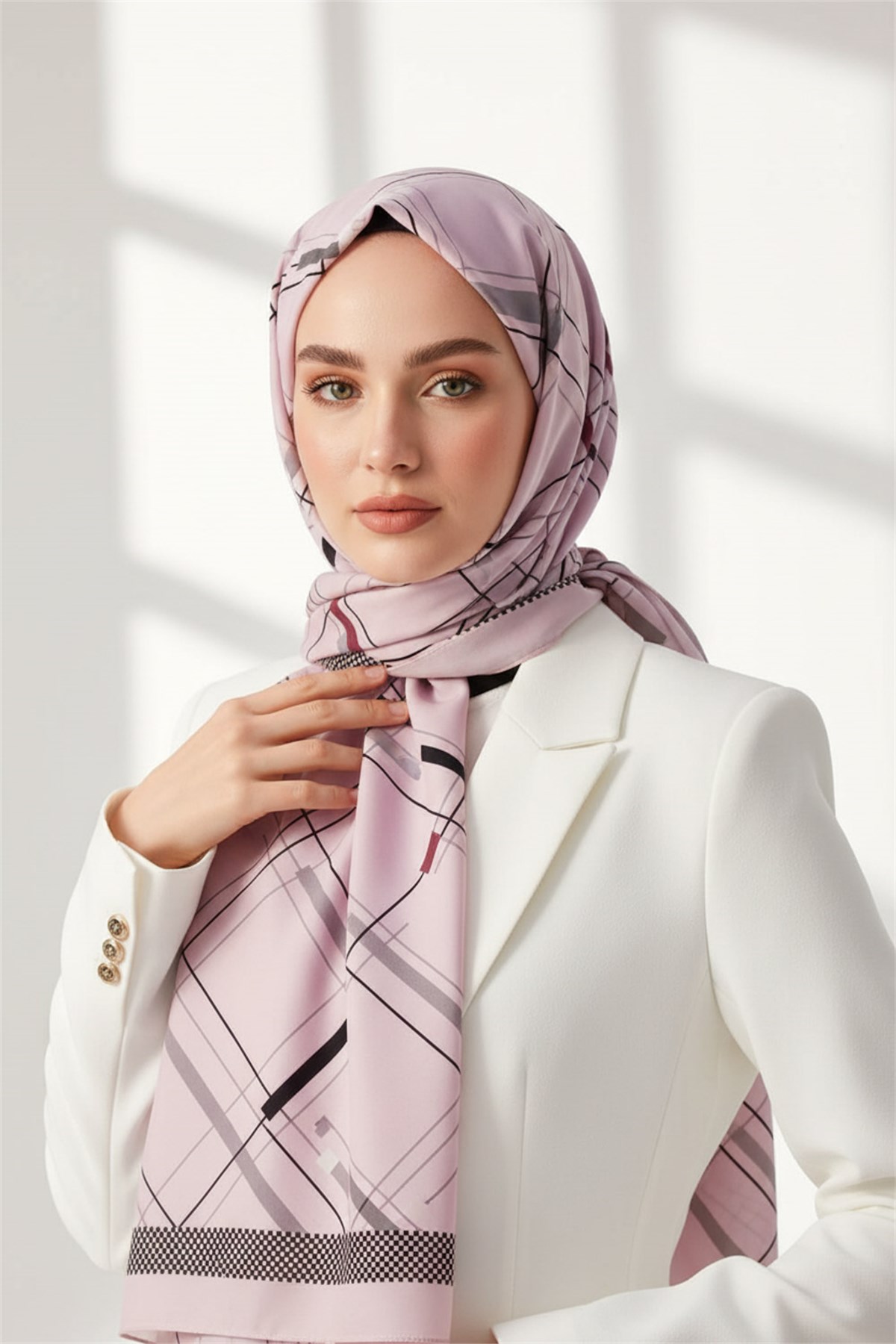 KREP GEOMETRİK DESENLİ PUDRA - SİYAH RENKLİ 75X195 KIRIŞMAZ ŞAL