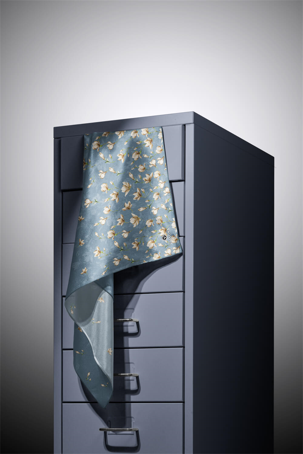 % 57 İPEK % 43 VİSKON  Twill İpek Çiçek Desenli Petrol Yeşili Renkli 90x90 Eşarp Dikim Şekli : El Dikişi