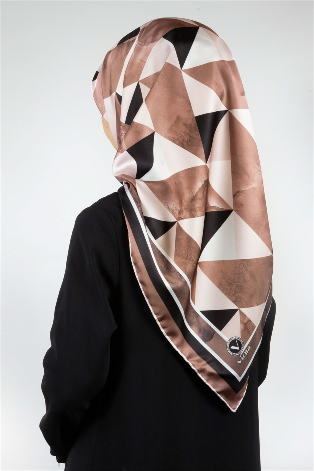 Twill Geometrik Desenli Vizon Renkli 90x90 Eşarp (İpek İçermez) Kenar Dikiş Şekli El Dikişli