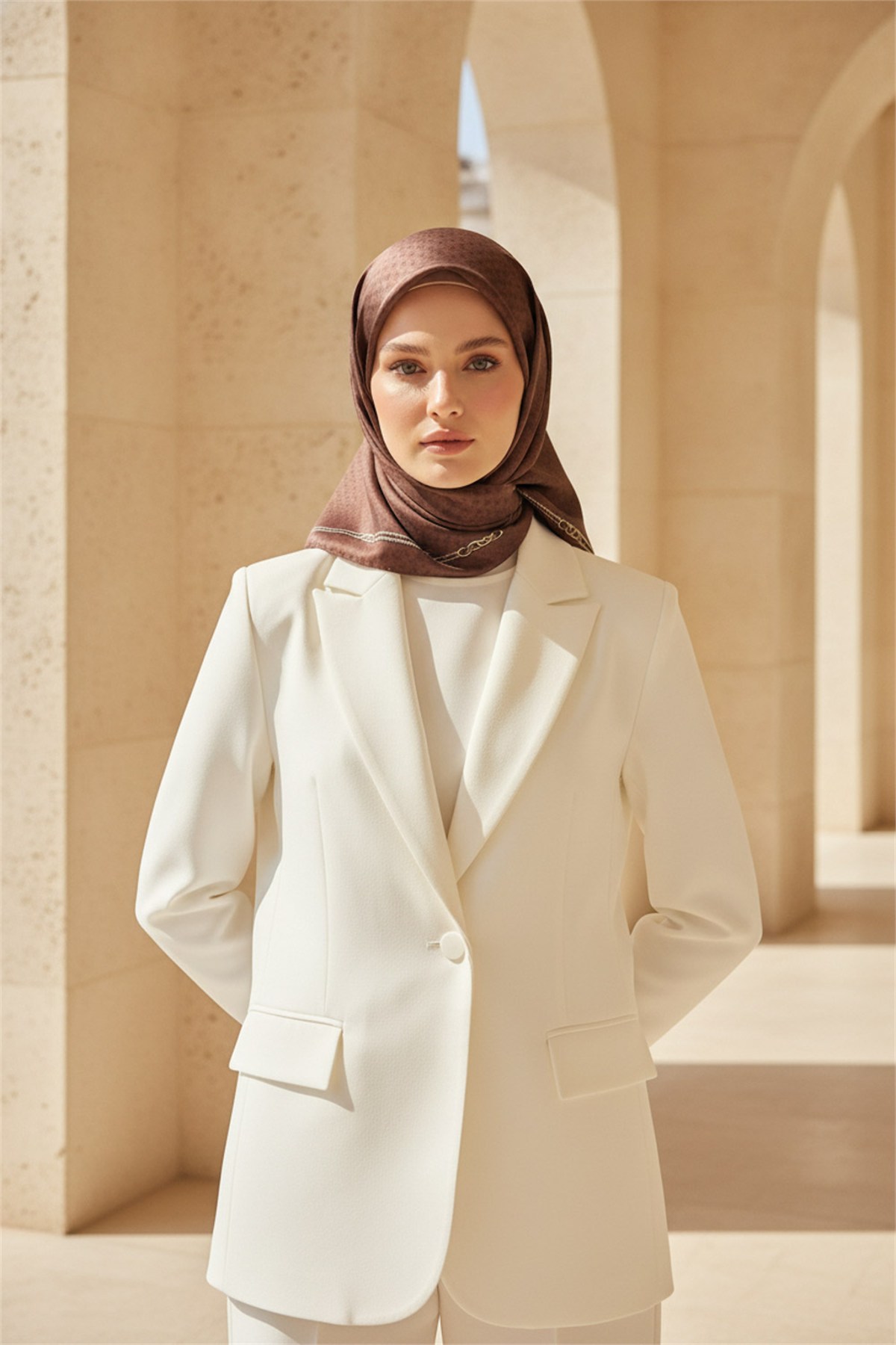 %100 Twill İpek Zincir Desenli Kahverengi Renkli 90x90 Eşarp Dikim Şekli : El Dikişi