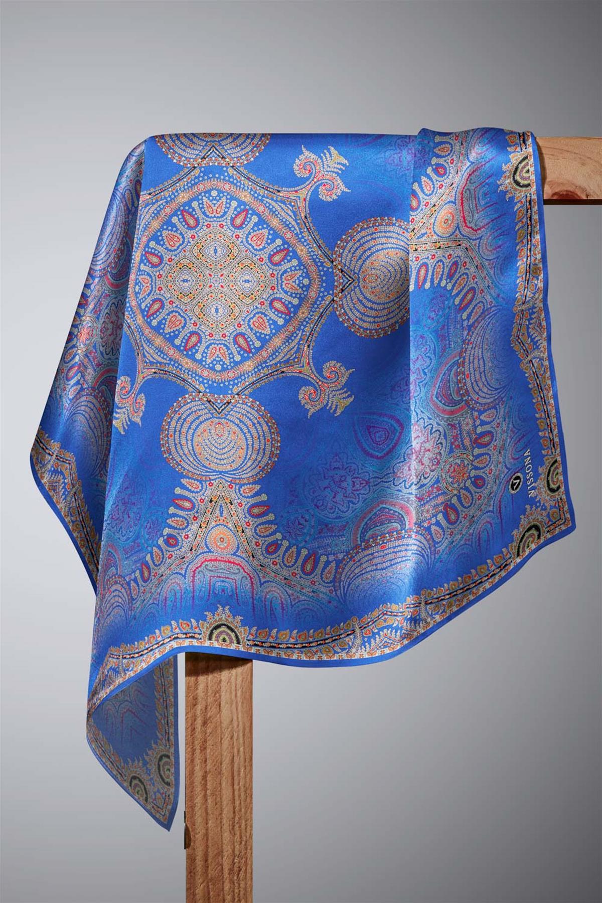 %100 Twill İpek Şal Desenli Saks Renkli 90x90 Eşarp Dikim Şekli : El Dikişi