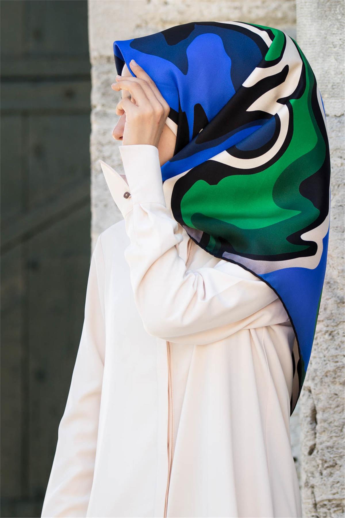 100% Twill İpek Dalga Desenli Saks - Zümrüt Yeşili Renkli 90x90 Dikim Şekli : El Dikişi Eşarp