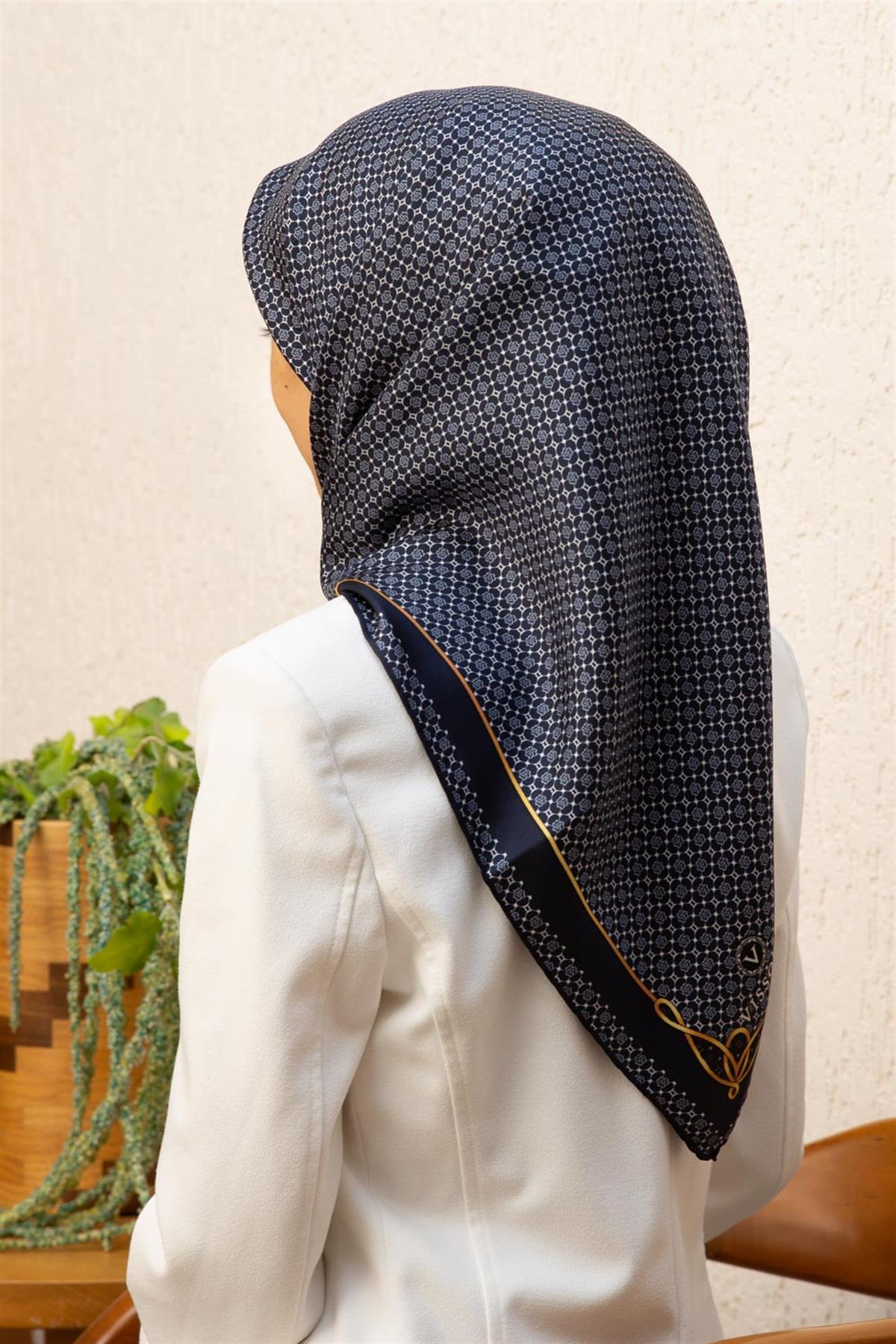 %100 Twill İpek Minik Motif Desenli Lacivert - Lacivert Renkli 90x90 Eşarp Dikim Şekli : El Dikişi