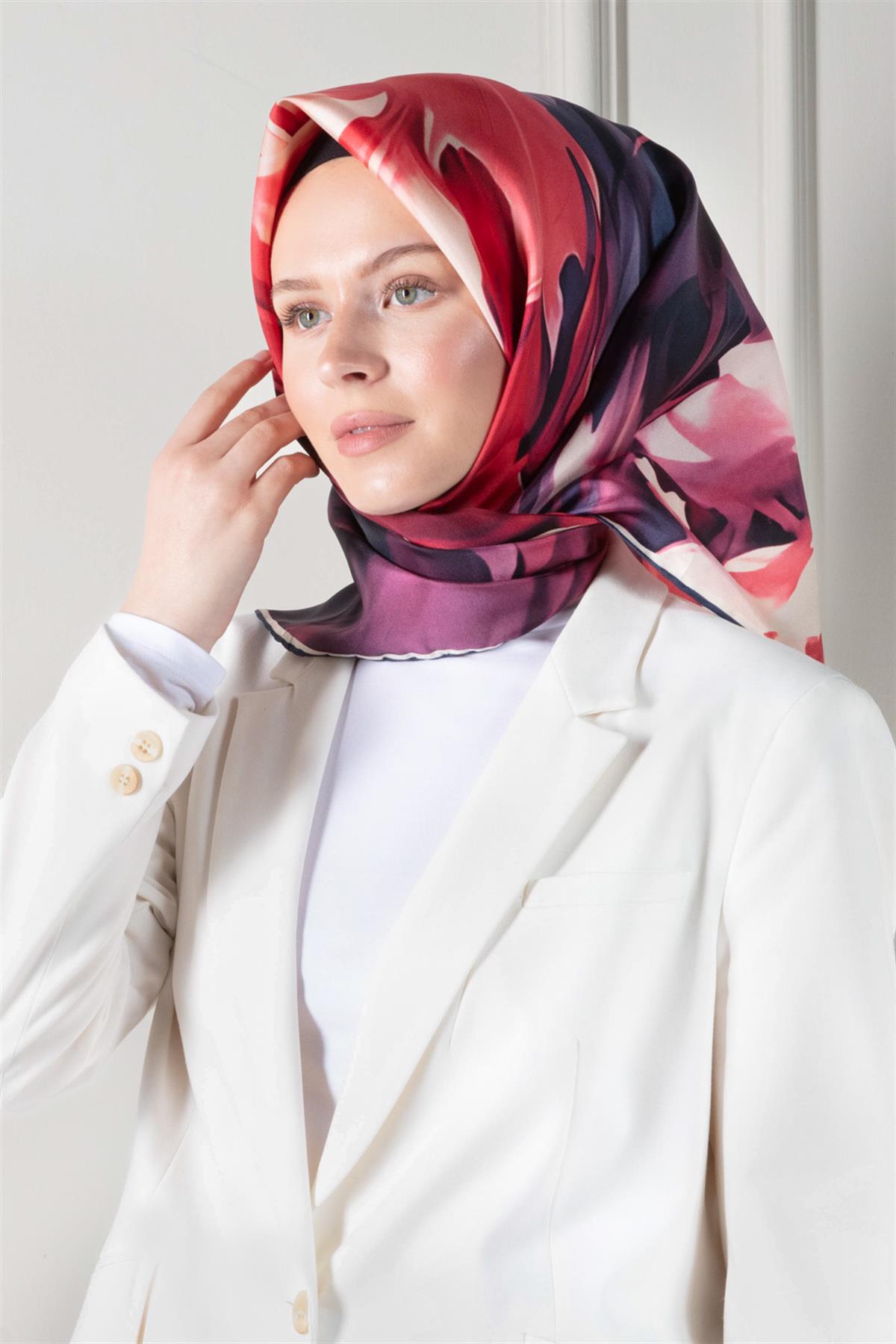 %100 Twill İpek Yaprak Desenli Bordo - İndigo Renkli 90x90 Eşarp Dikim Şekli : El Dikişi