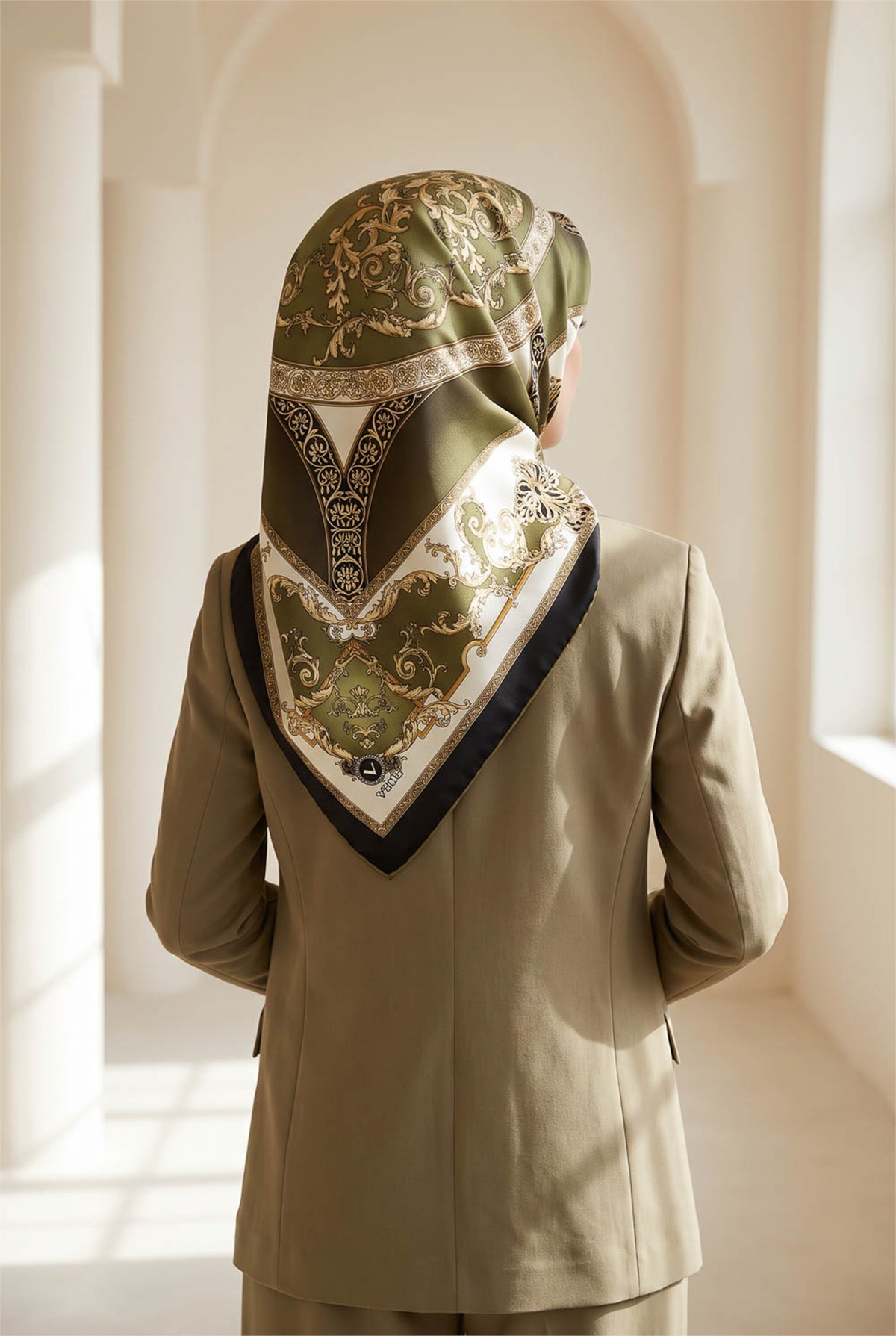 Twill Barok Desenli Haki Yeşili Renkli 90x90 Eşarp (İpek İçermez) Kenar Dikiş Şekli El Dikişli