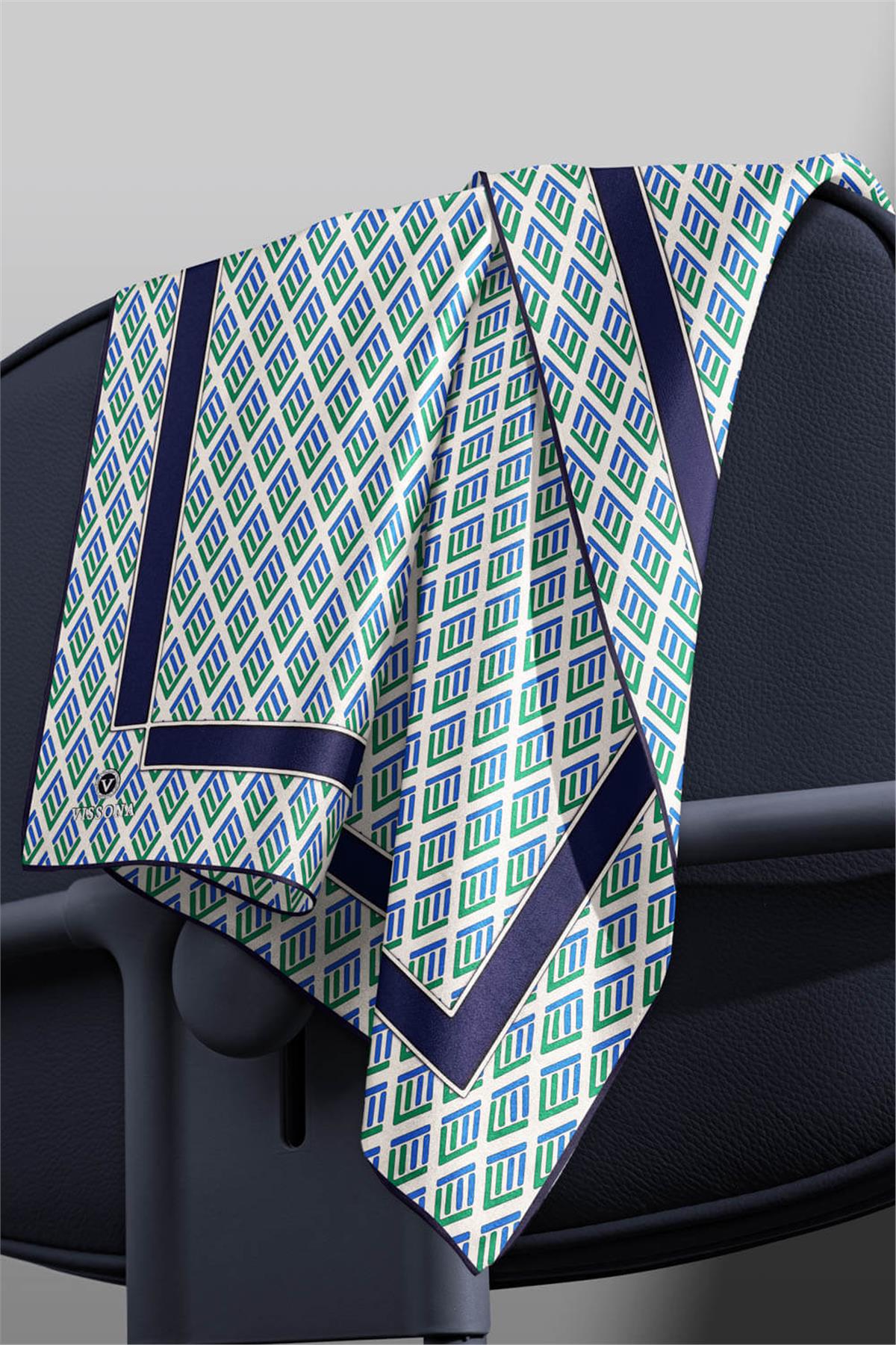 %100 Twill İpek Geometrik Desenli Saks - Zümrüt Yeşili Renkli 90x90 Eşarp Dikim Şekli : El Dikişi