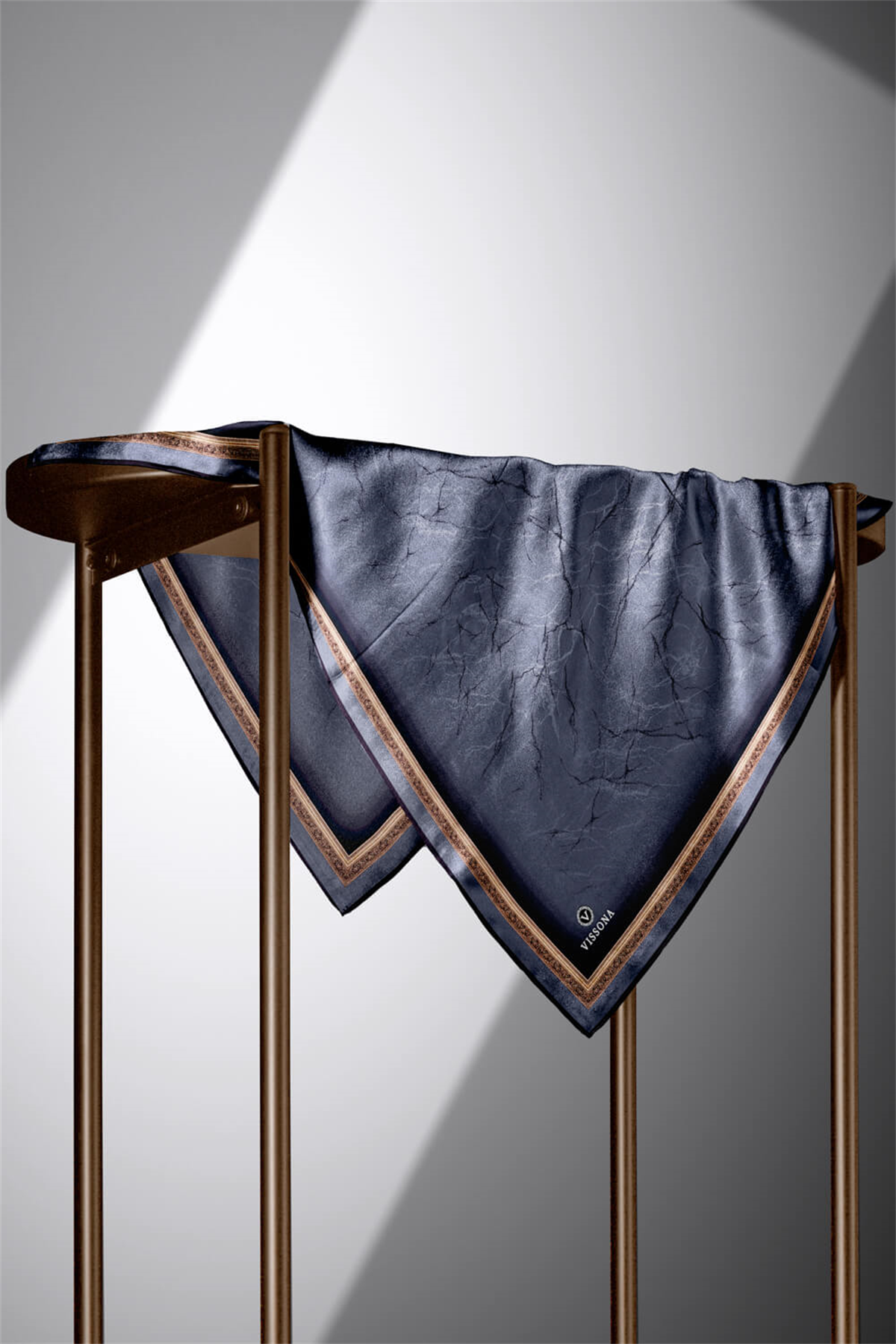 % 57 İPEK % 43 VİSKON Twill İpek Mermer Desenli Gri Renkli 90x90 Eşarp Dikim Şekli : El Dikişi