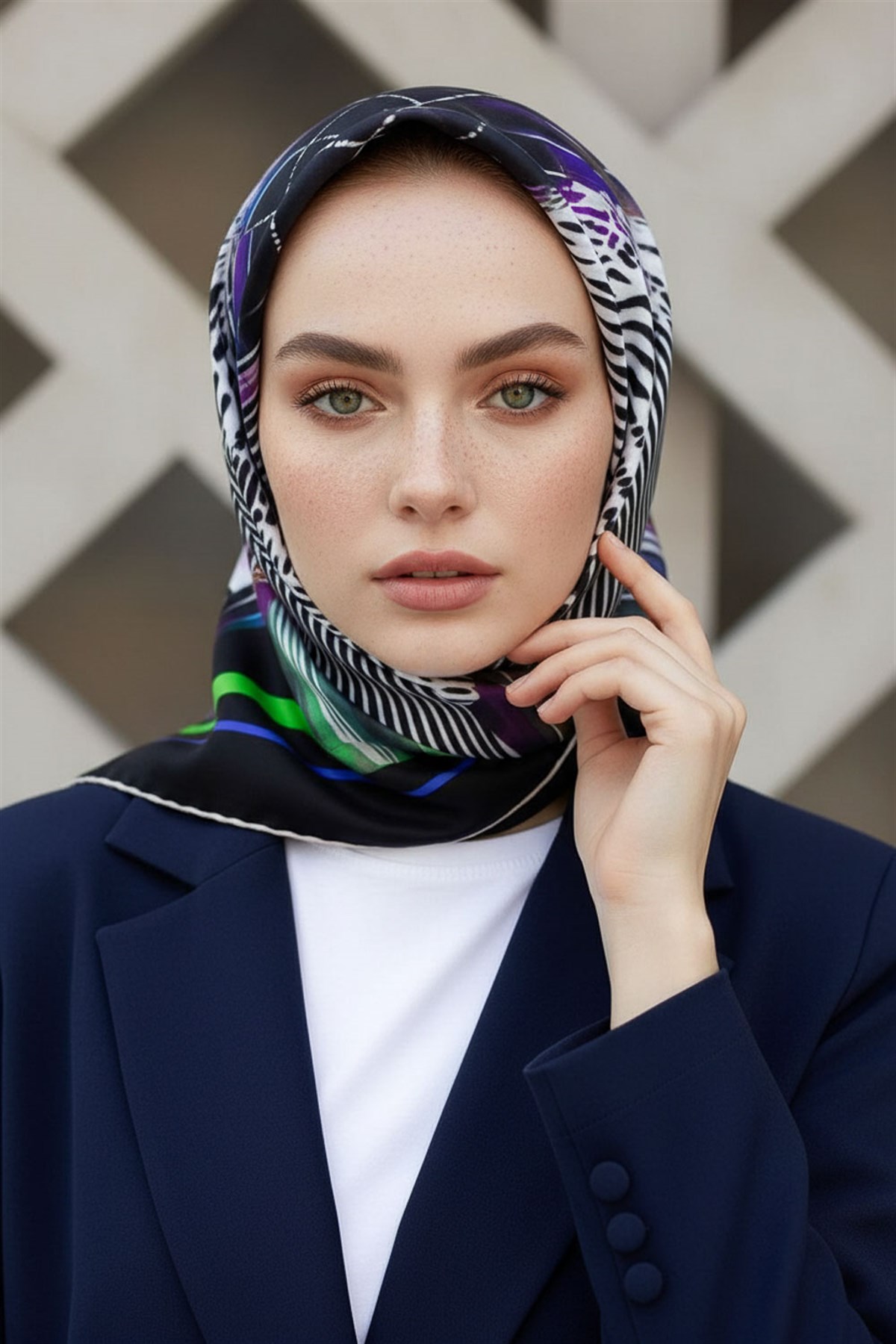 %100 Twill İpek Geometrik Desenli Siyah - Turuncu Renkli 90x90 Eşarp Dikim Şekli : El Dikişi