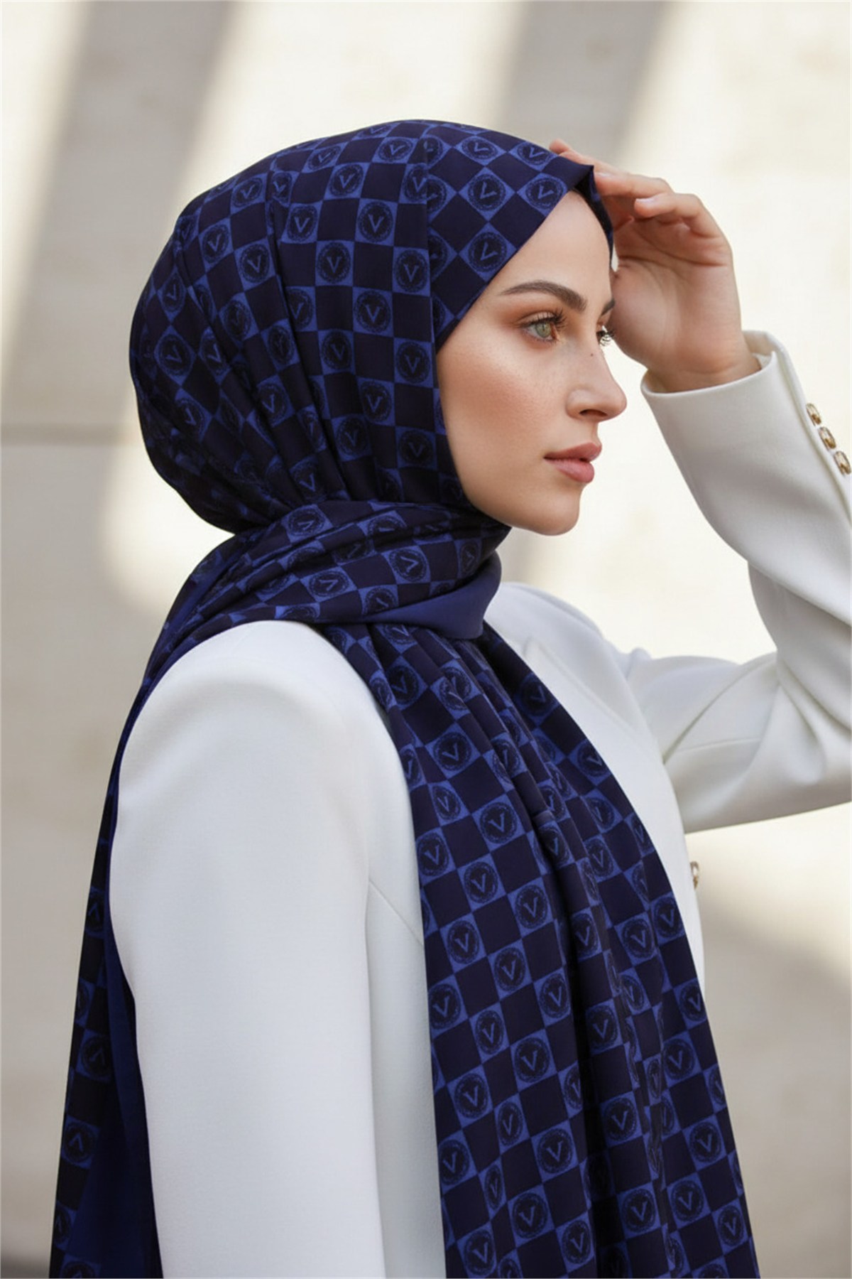 KREP MONOGRAM DESENLİ LACİVERT - İNDİGO RENKLİ 75X195 KIRIŞMAZ ŞAL