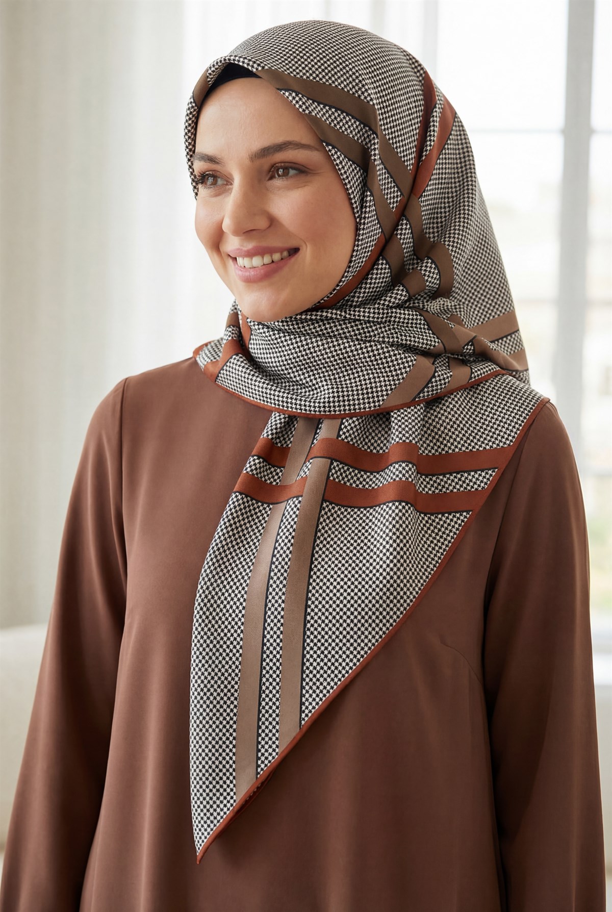 Twill Çizgili Pötikareli Çizgili Desenli Taba Renkli 90x90 Eşarp (İpek İçermez)