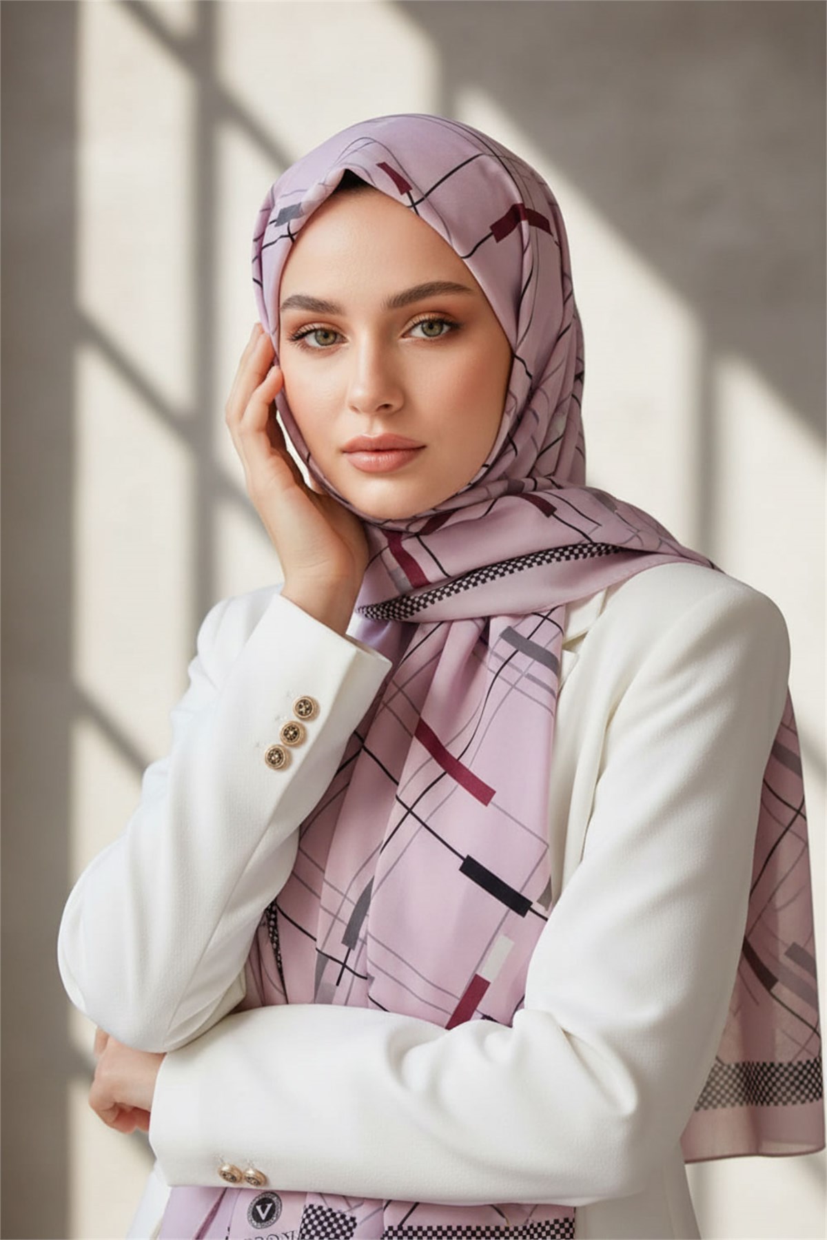 KREP GEOMETRİK DESENLİ PUDRA - SİYAH RENKLİ 75X195 KIRIŞMAZ ŞAL