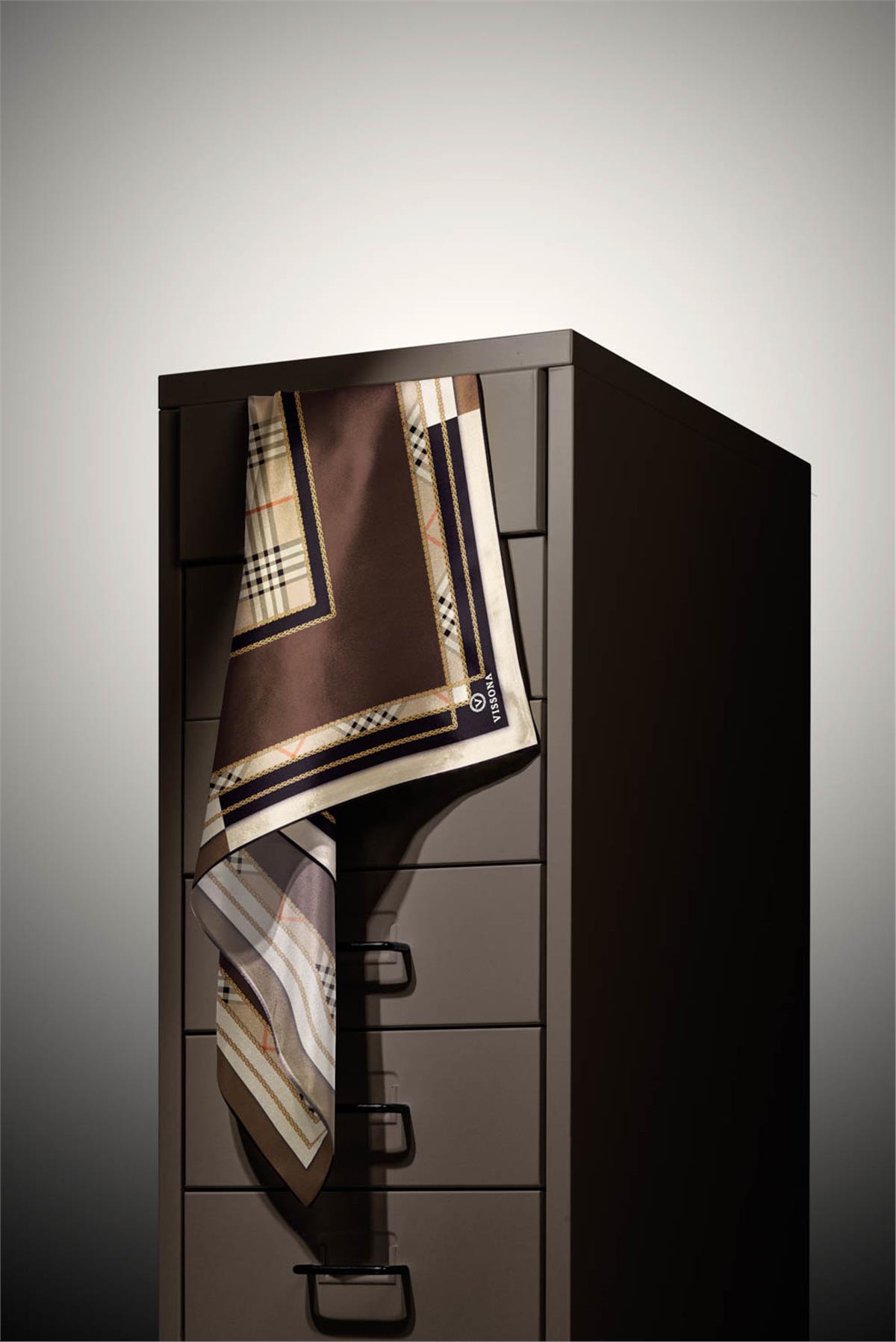 %100 Twill İpek Ekose Desenli Kahverengi Renkli 90x90 Eşarp Dikim Şekli : El Dikişi