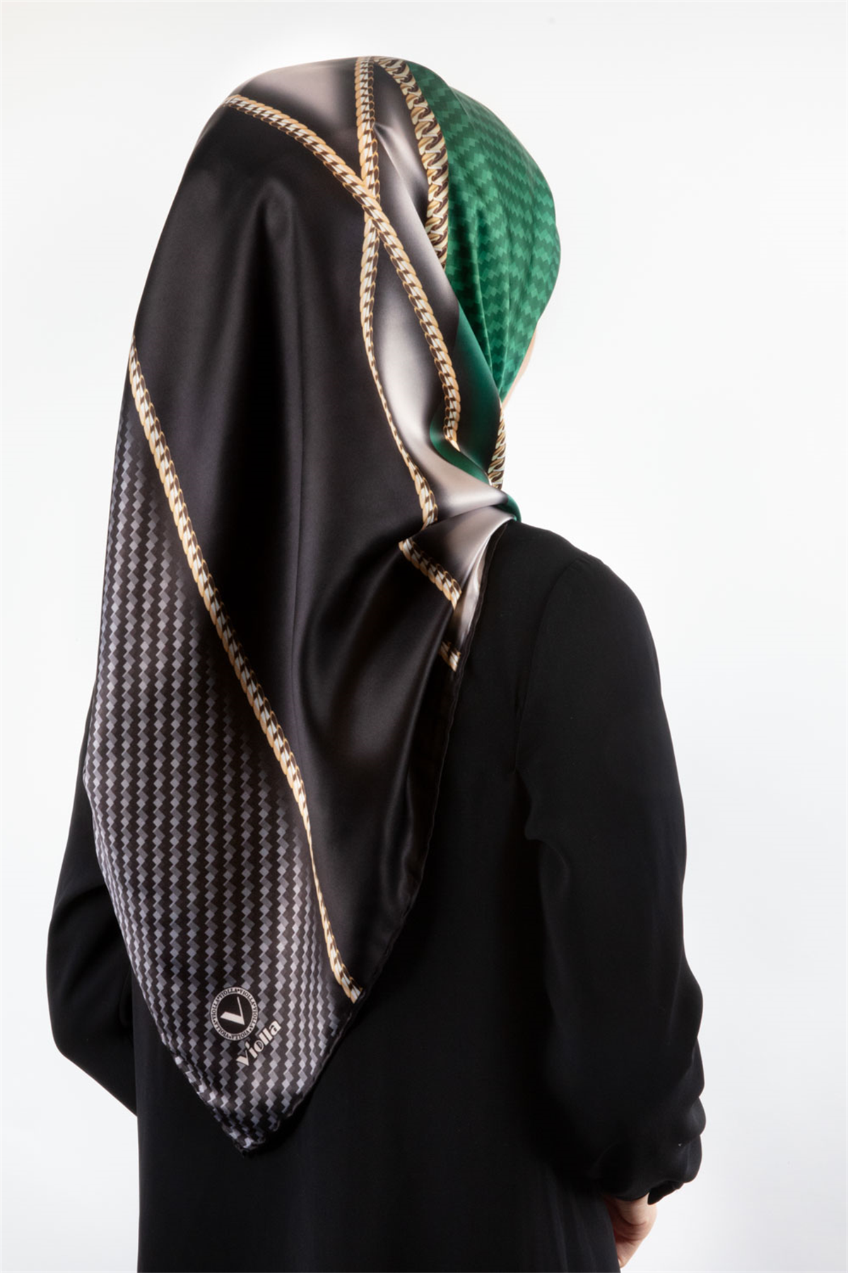 Rayon Gold Detaylı Geometrik Desenli Zümrüt Yeşili Renkli 90x90 Eşarp (İpek İçermez) Kenar Dikiş Şekli El Dikişli