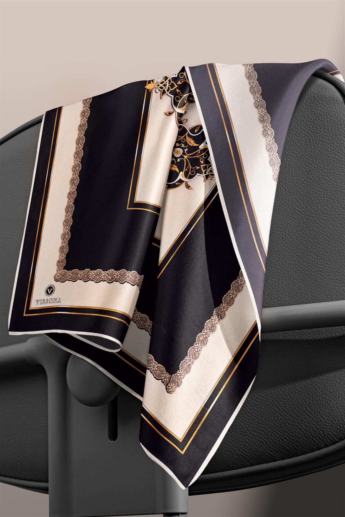 %100 Twill Barok Desenli Siyah - Krem Renkli 90x90 Eşarp Dikim Şekli: El Dikişi