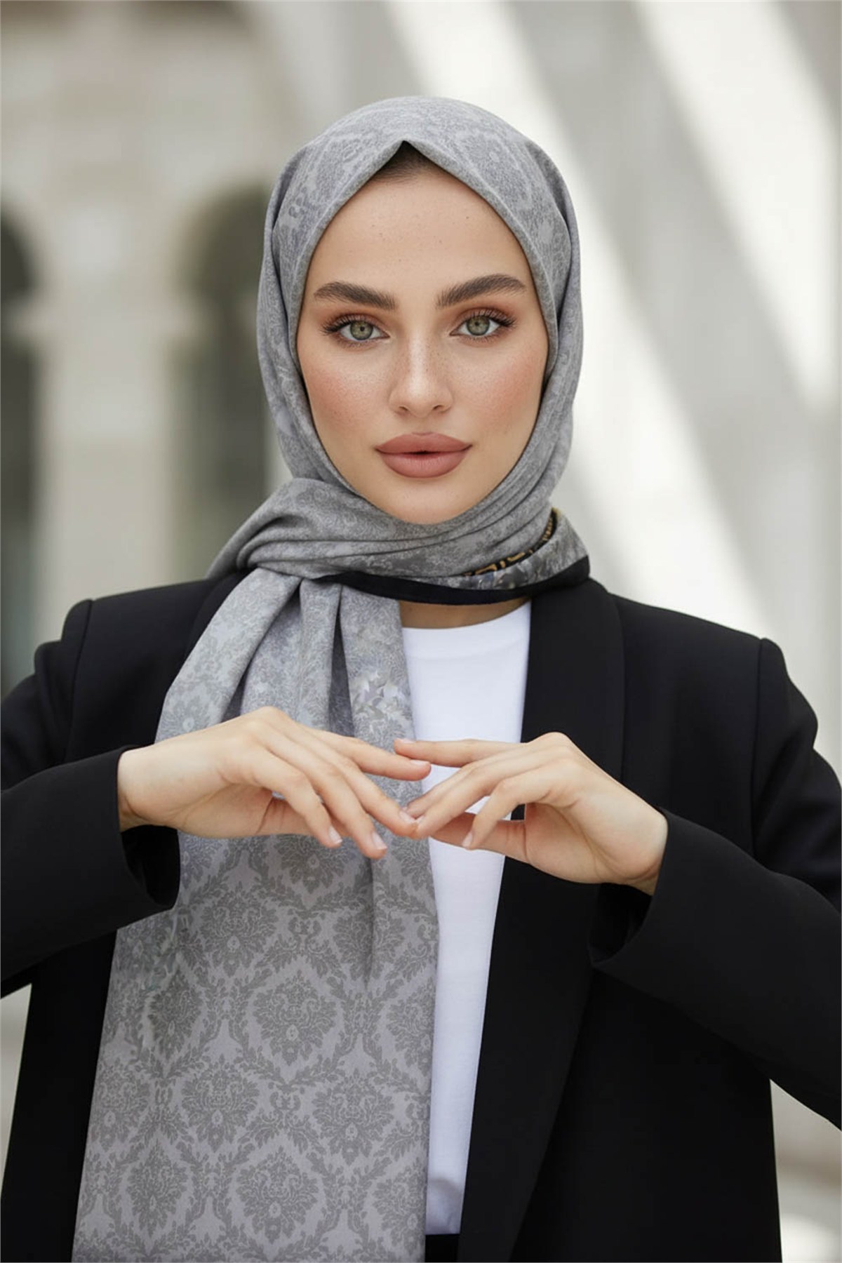 KREP GOLD DETAYLI BAROK DESENLİ GÜMÜŞ RENKLİ 75X195 KIRIŞMAZ ŞAL