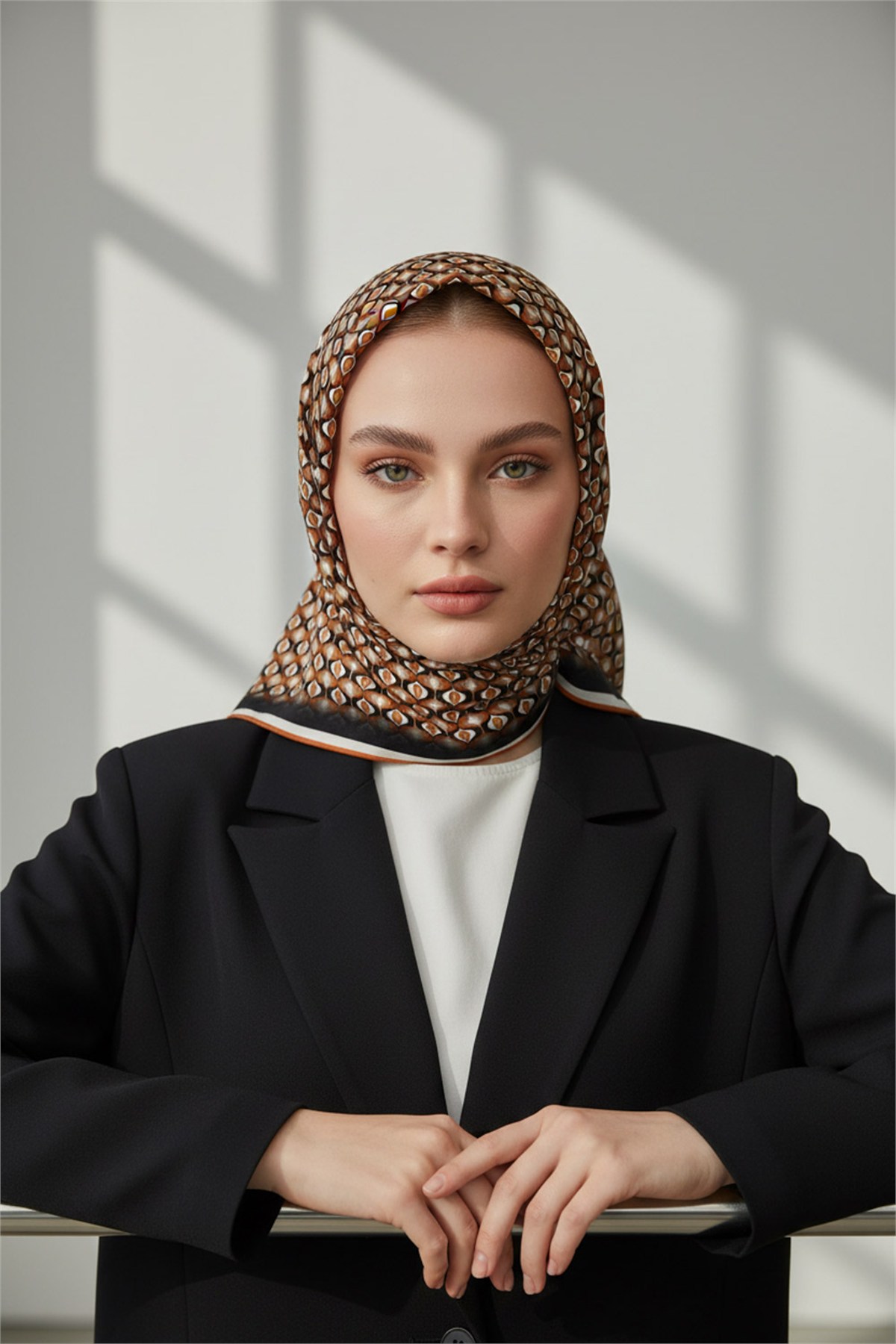 Twill Çıtır Desenli Taba Renkli 90x90 Eşarp (İpek İçermez) Kenar Dikiş Şekli El Dikişli