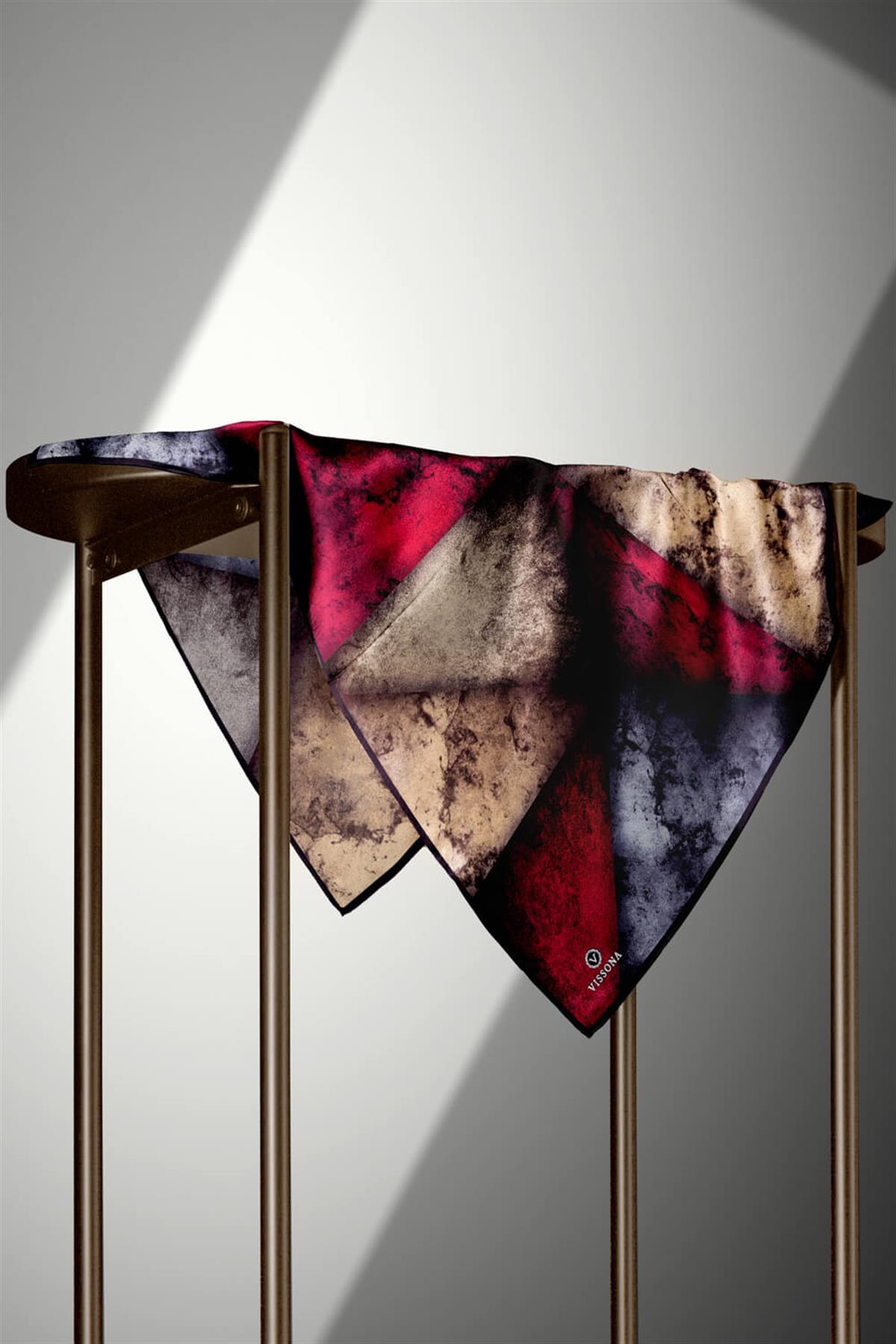 %100 Twill İpek Dokulu Ve Geometrik Desenli Bordo - Gri Renkli 90x90 Eşarp Dikim Şekli : El Dikişi