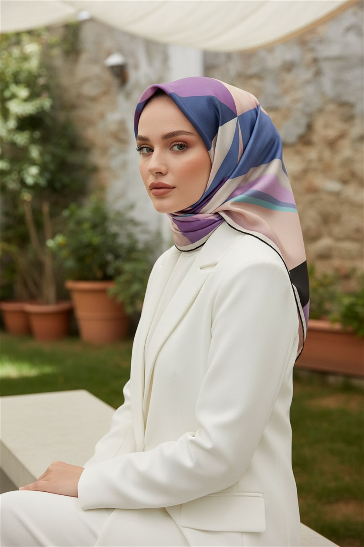 %100 Twill İpek Geometrik Desenli Lila - Pembe Renkli 90x90 Eşarp Dikim Şekli : El Dikişi
