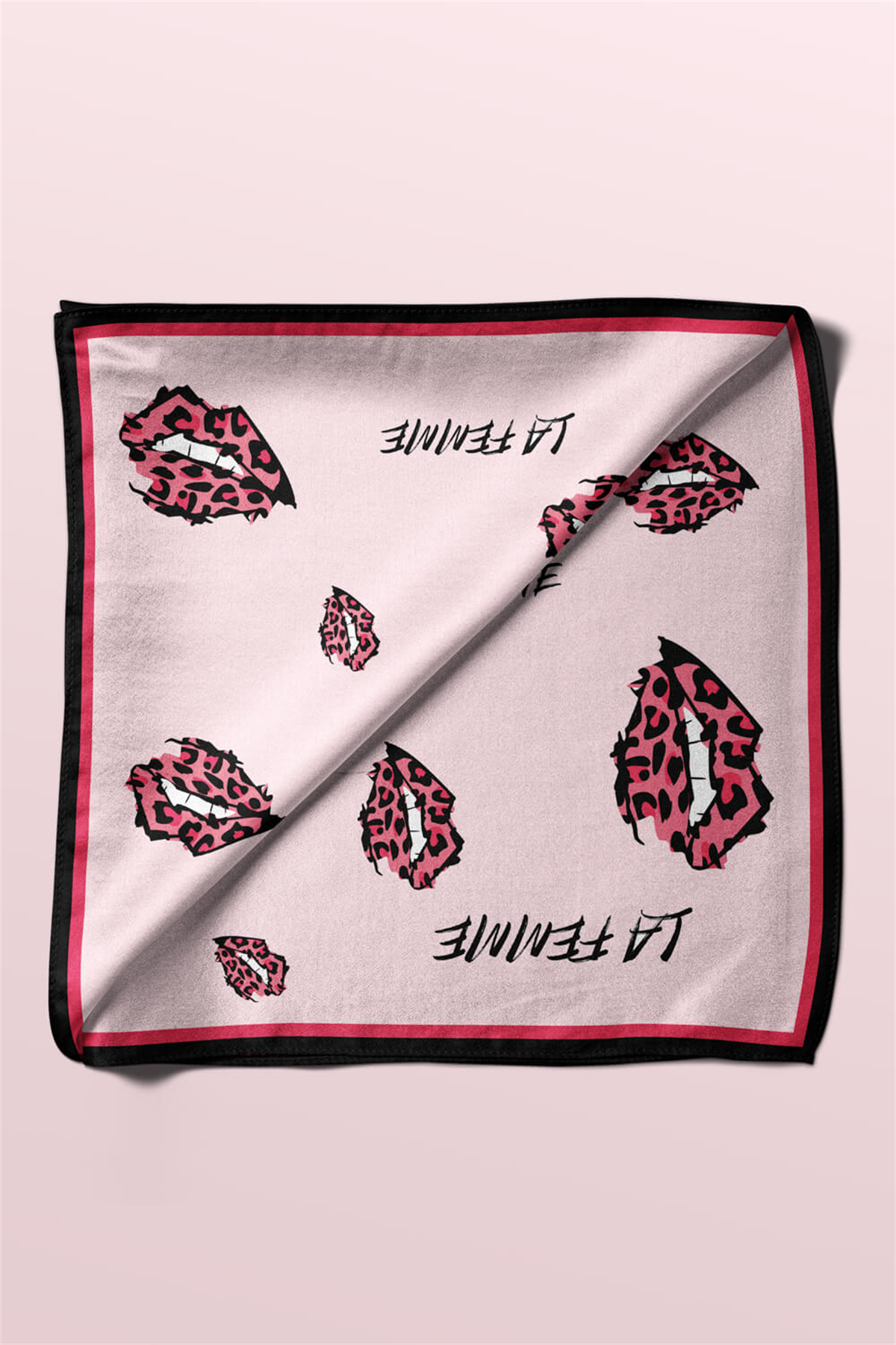 B77 Modabutik Dudak Desenli Bandana