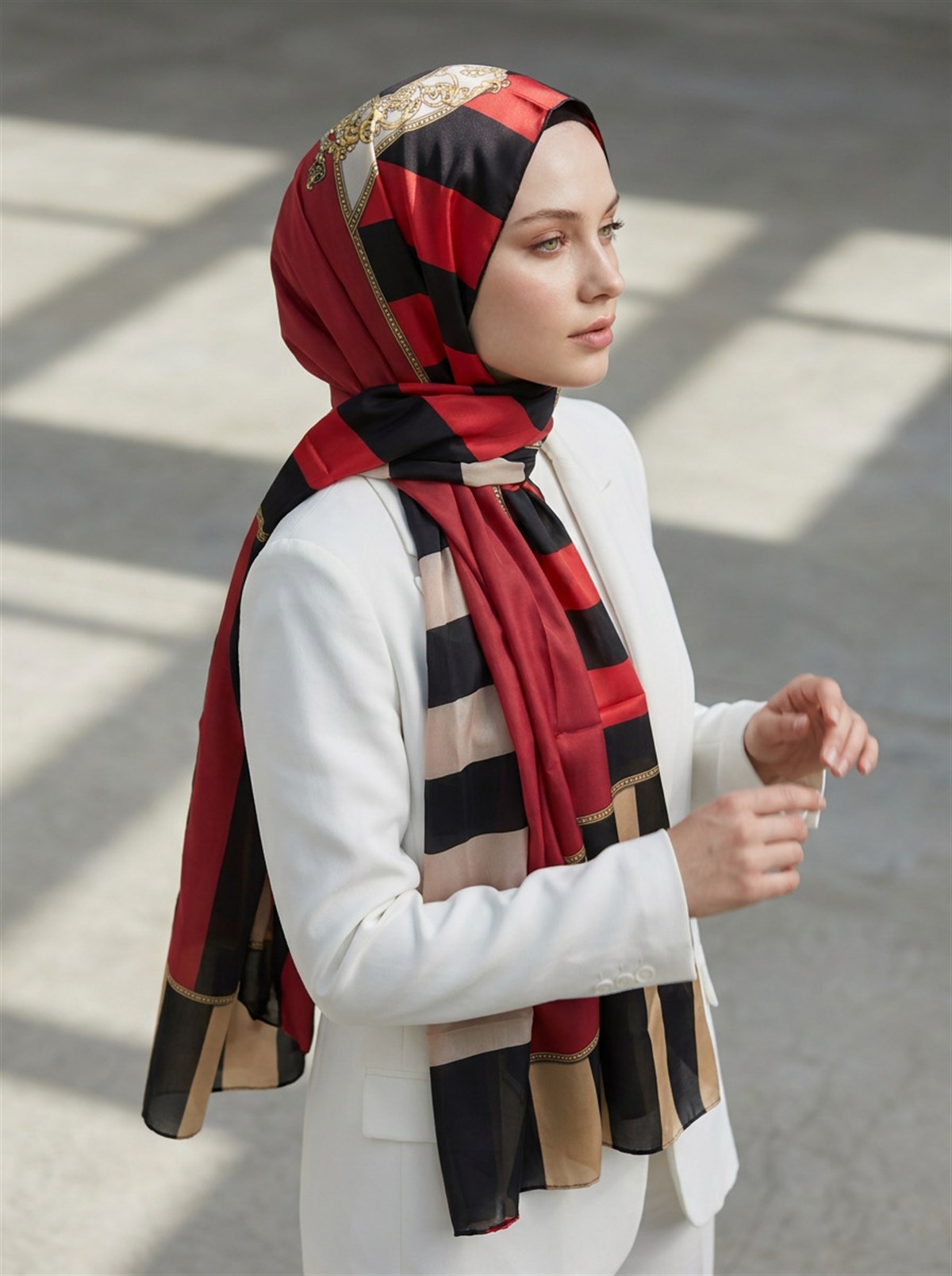 %100 Saf İpek Şal İnce Saten Vual Dokuma Şerit Ve Varak Desenli Kırmızı - Bej Renkli 90x210 Şal