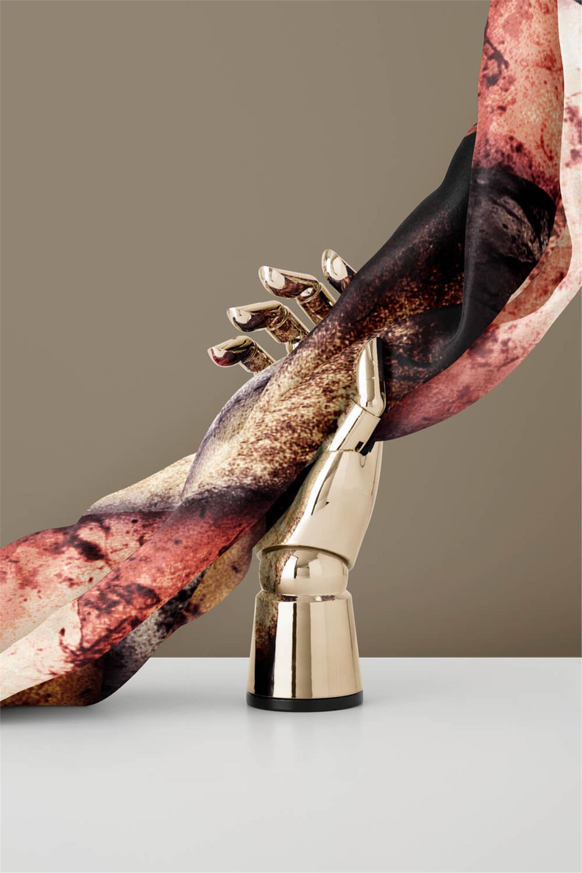 %100 Twill İpek Dokulu Ve Geometrik Desenli Taba - Hardal Renkli 90x90 Eşarp Dikim Şekli : El Dikişi