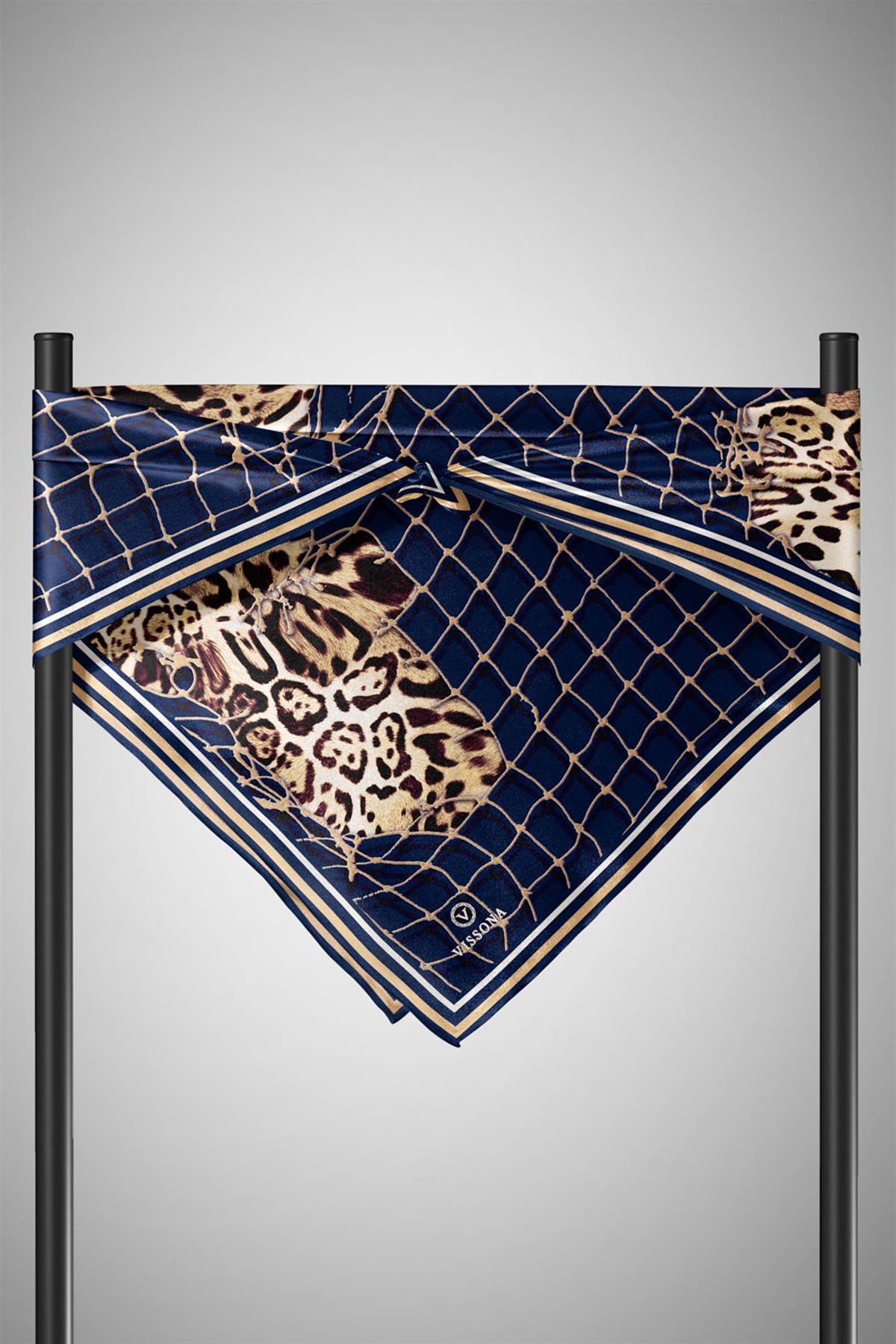 %100 Twill İpek Leopar Desenli Lacivert Renkli 90x90 Eşarp Dikim Şekli : El Dikişi