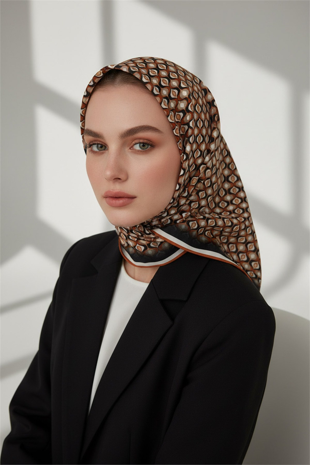 Twill Çıtır Desenli Taba Renkli 90x90 Eşarp (İpek İçermez) Kenar Dikiş Şekli El Dikişli