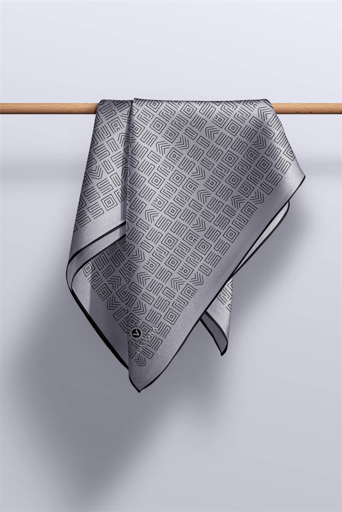 100% Twill İpek Etnik Motif Desenli Gri - Siyah Renkli 90x90 Dikim Şekli : El Dikişi Eşarp