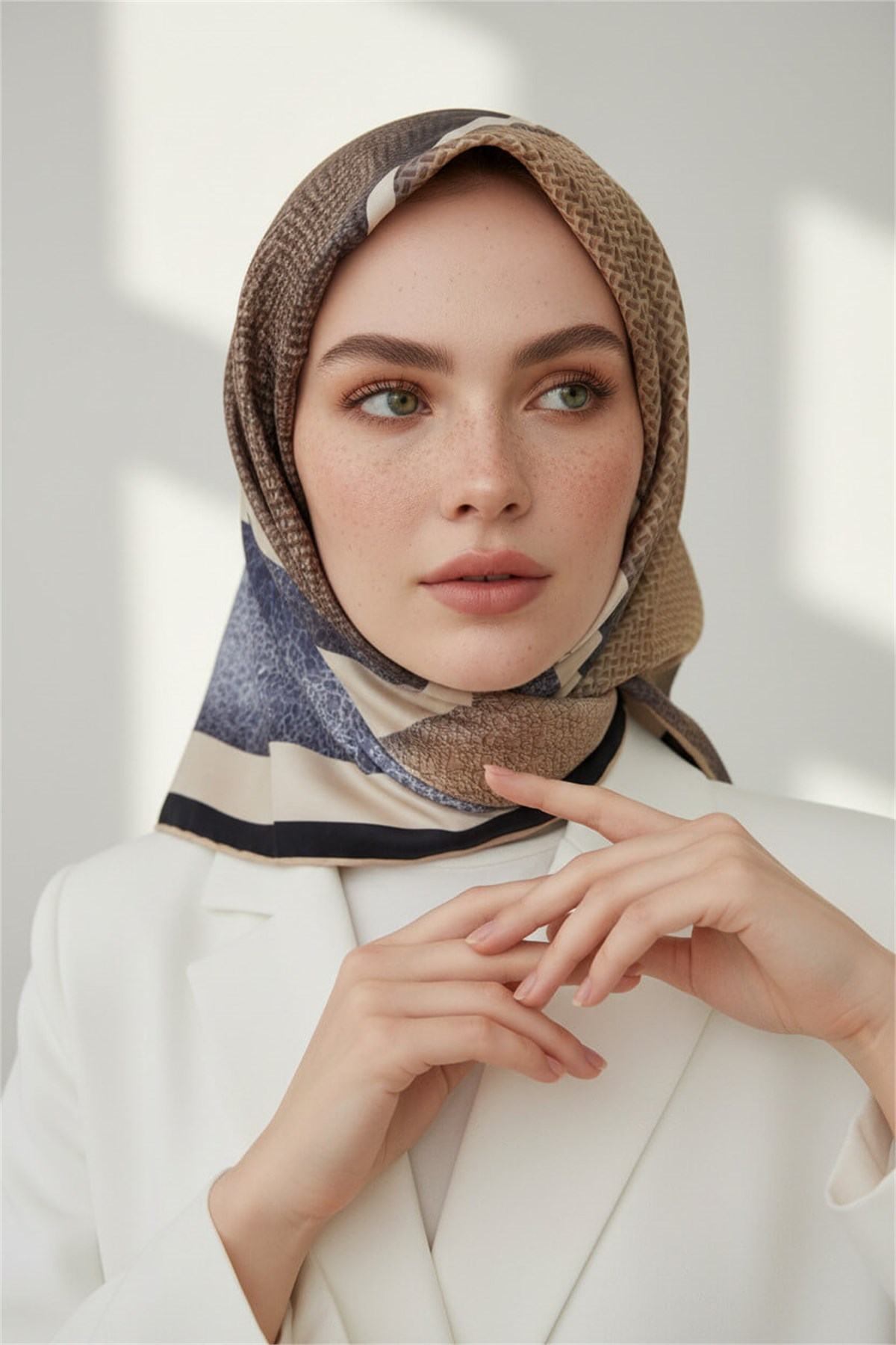 %100 Twill İpek Eşarp 90x90 Soyut Dalga Desenli El Dikişli Kadın Eşarp