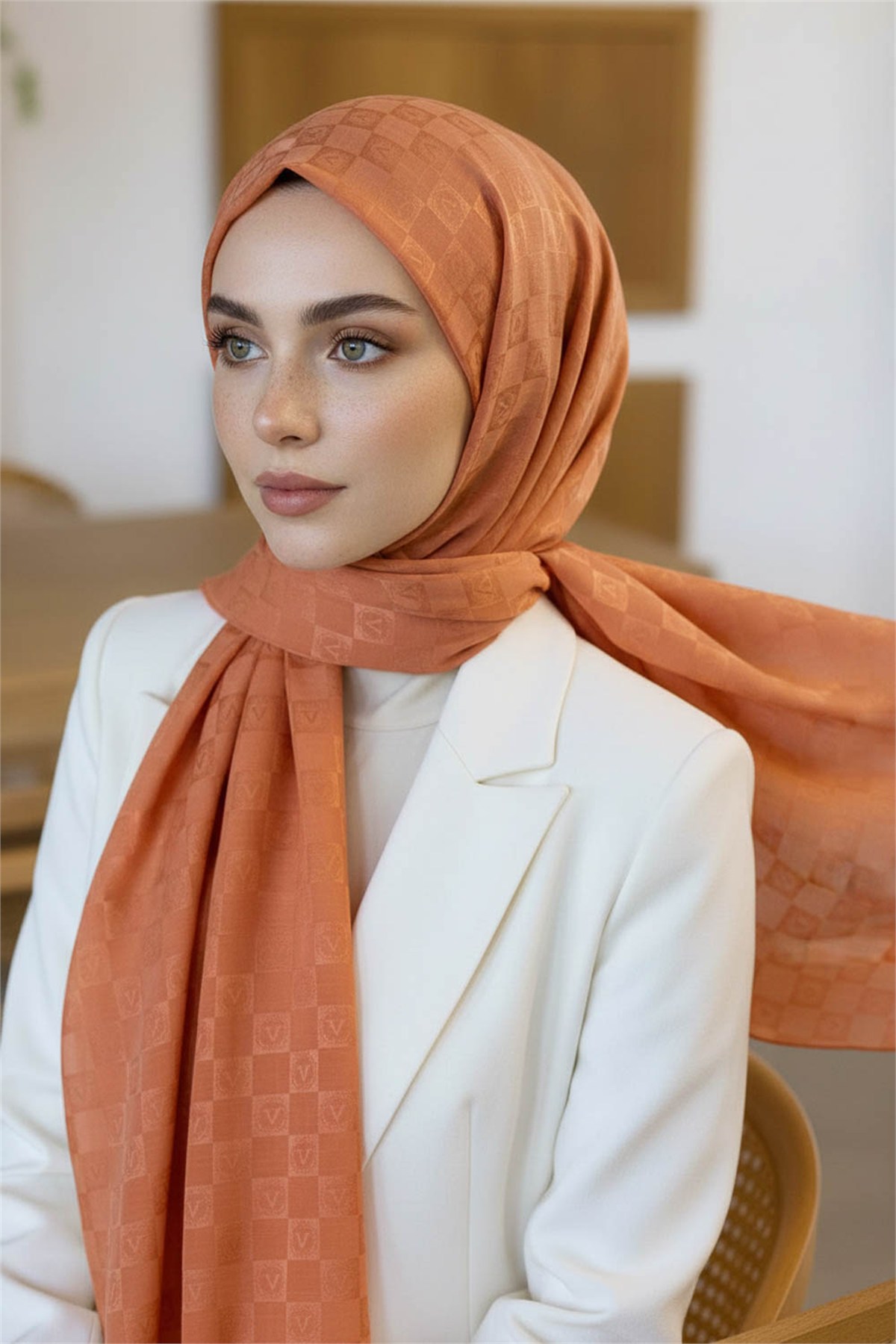 Vissona %57 İPEK %43 PAMUK Monogram Desenli Turuncu Renkli Şal -  70x190 Dikiş Tipi İtalyan Dikişli