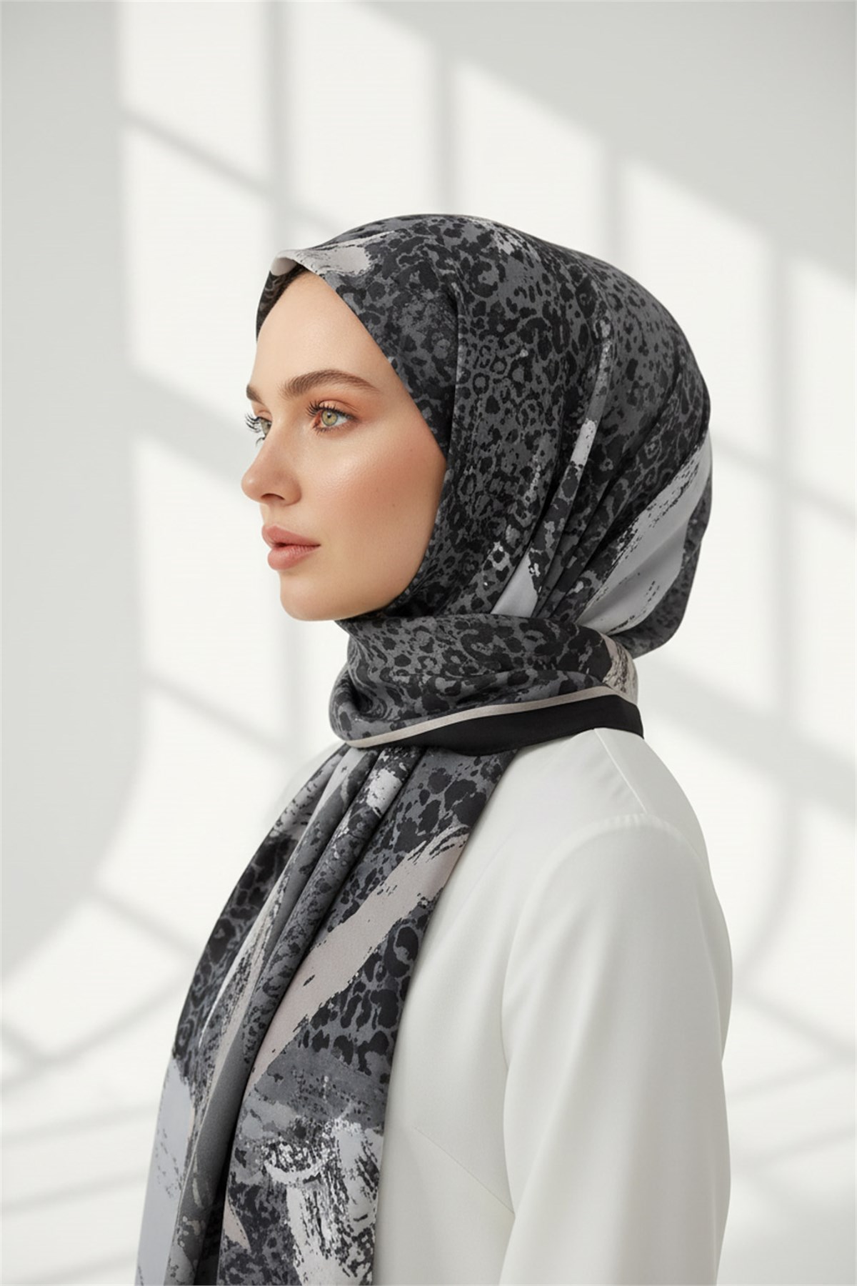 KREP LEOPAR DESENLİ SİYAH - GRİ RENKLİ 75X195 KIRIŞMAZ ŞAL