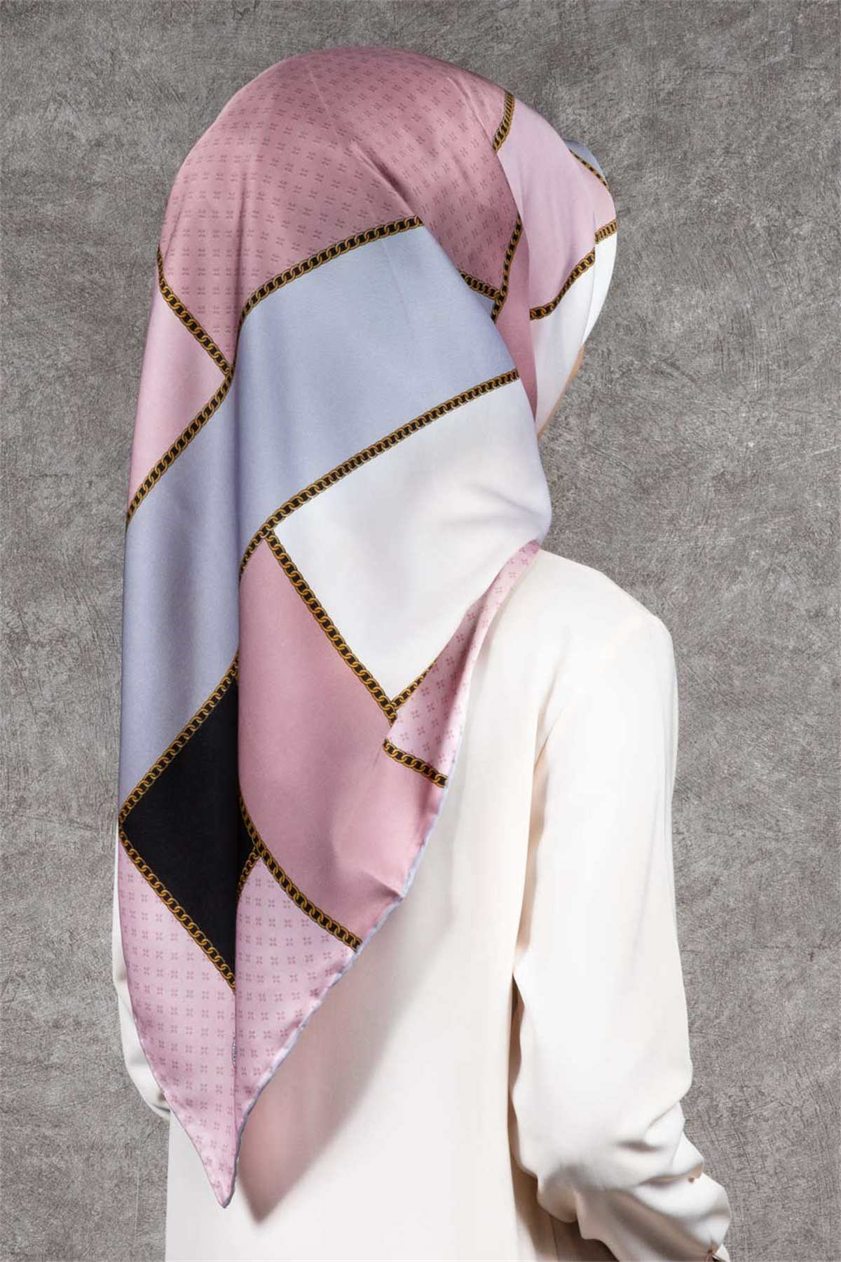 Twill Geometrik Desenli Bakır - Bej Renkli 90x90 Eşarp (İpek İçermez) Kenar Dikiş Şekli El Dikişli