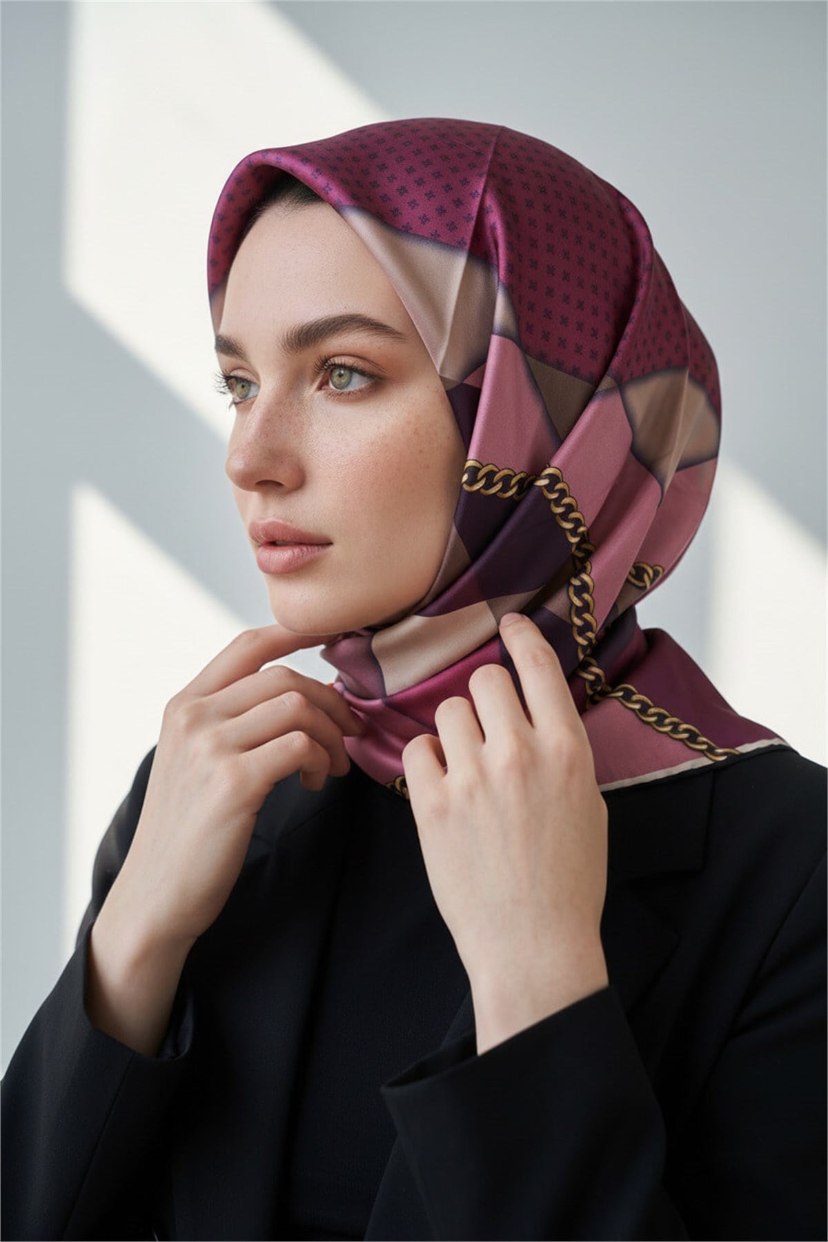%100 Twill İpek Geometrik Desenli Bordo - Bej Renkli 90x90 Eşarp Dikim Şekli : El Dikişi