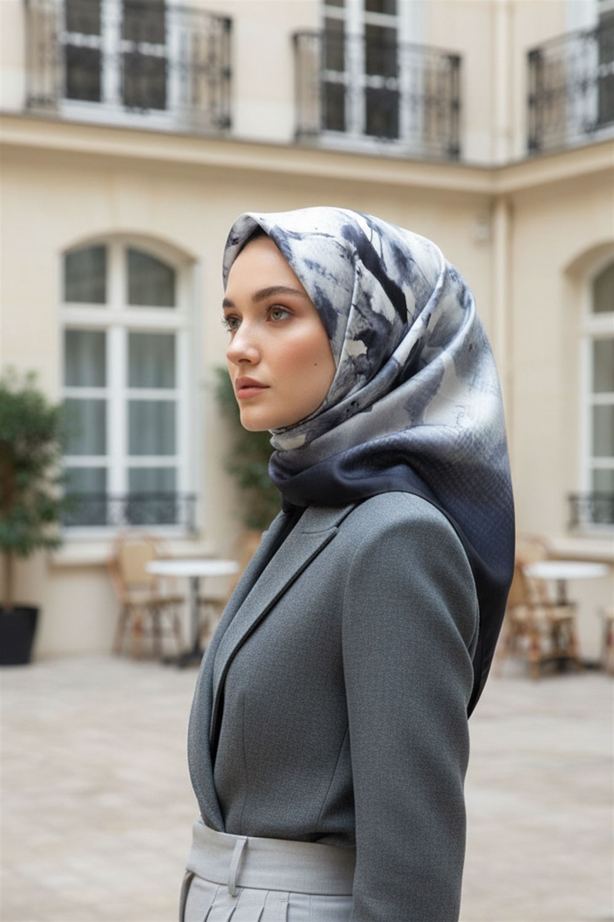 %100 Twill İpek Suluboya Çiçek Desenli Gri - Siyah Renkli 90x90 Eşarp Dikim Şekli : El Dikişi