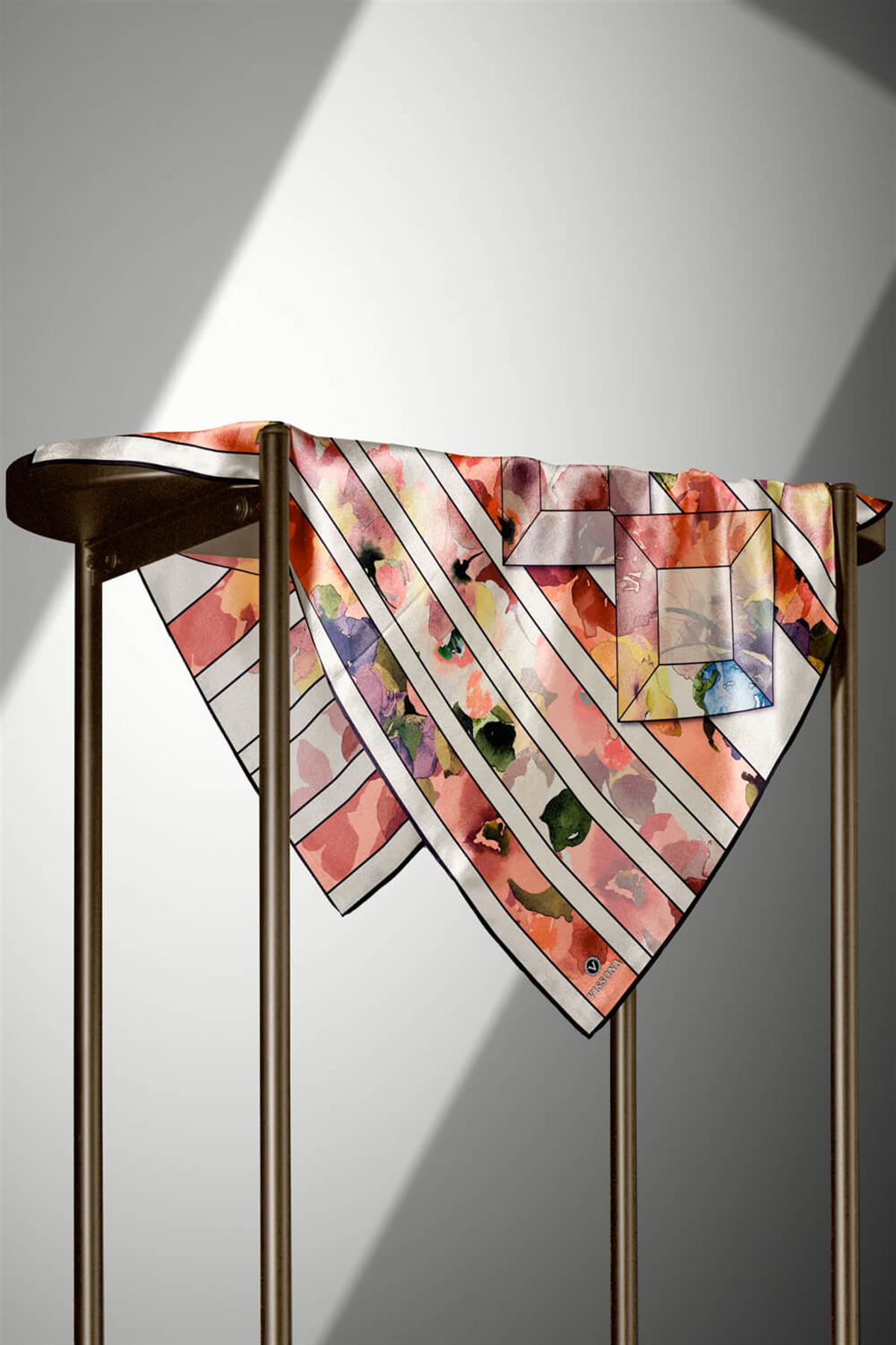 %100 Twill İpek Bahar Çiçekleri Desenli Pudra - Bebe Mavisi Renkli 90x90 Eşarp Kenar Dikiş Şekli El Dikişli