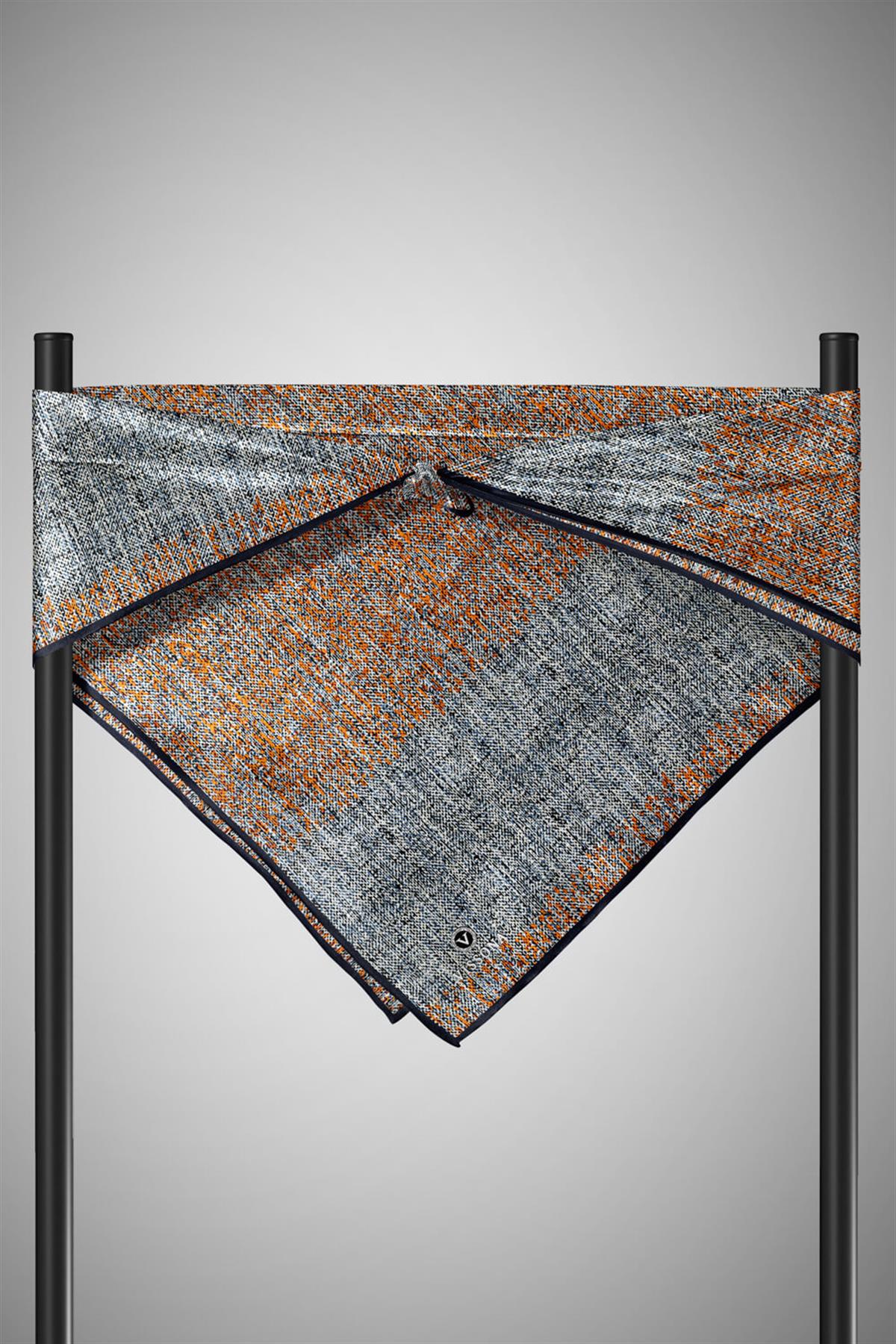 %100 Twill İpek Dokulu Desen Turuncu - Siyah Renkli 90x90 Eşarp Kenar Dikiş Şekli El Dikişli