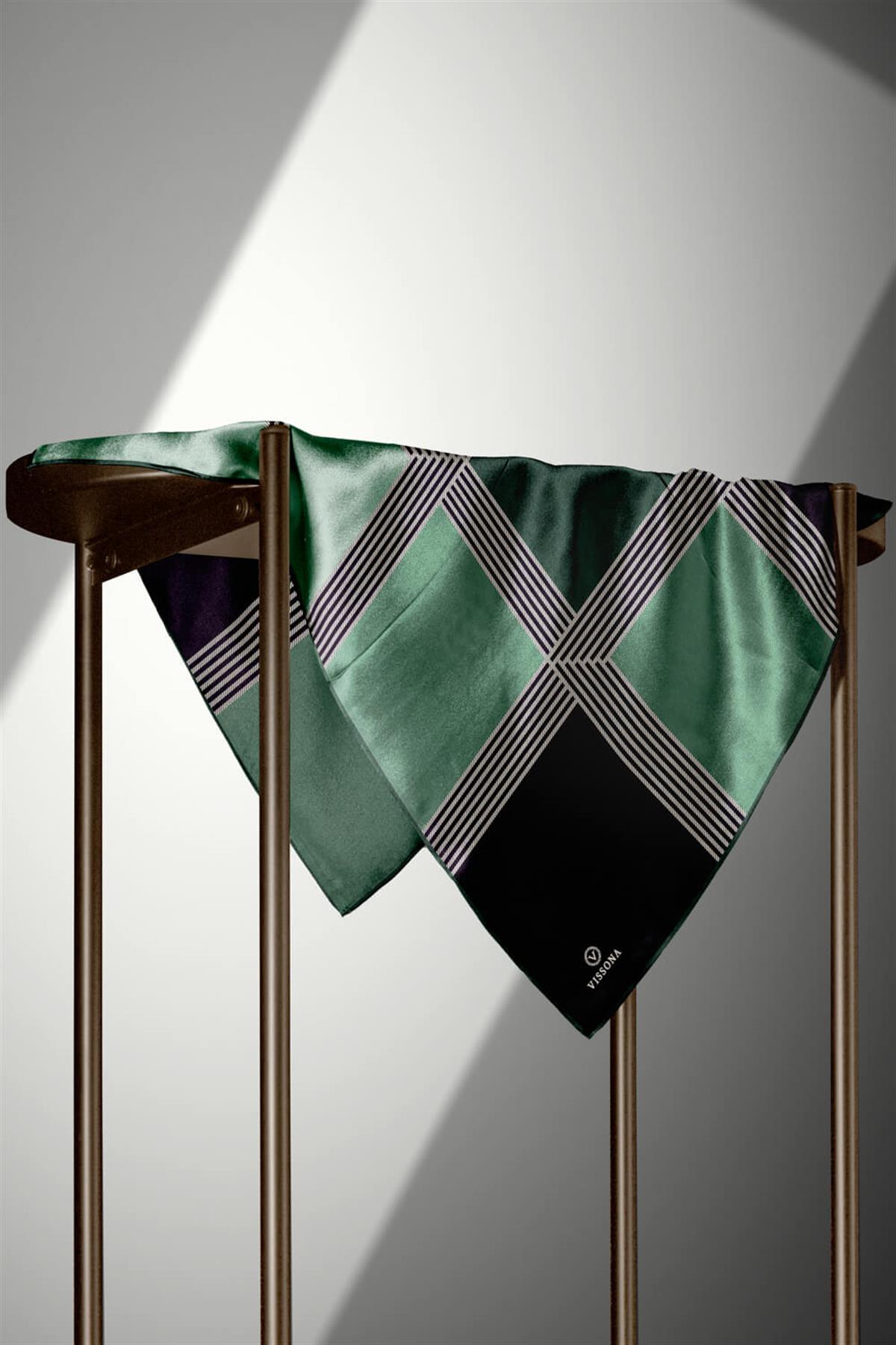 %100 Twill İpek Geometrik Desenli Petrol Yeşili Renkli 90x90 Eşarp Dikim Şekli : El Dikişi