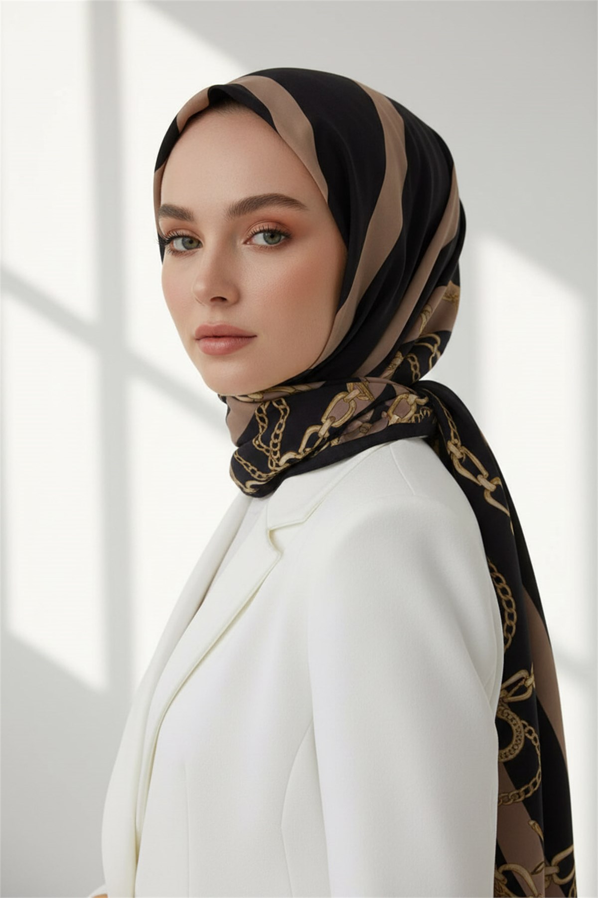 KREP ÇİZGİLİ VE ZİNCİR DESENLİ SİYAH - VİZON RENKLİ 75X195 KIRIŞMAZ ŞAL