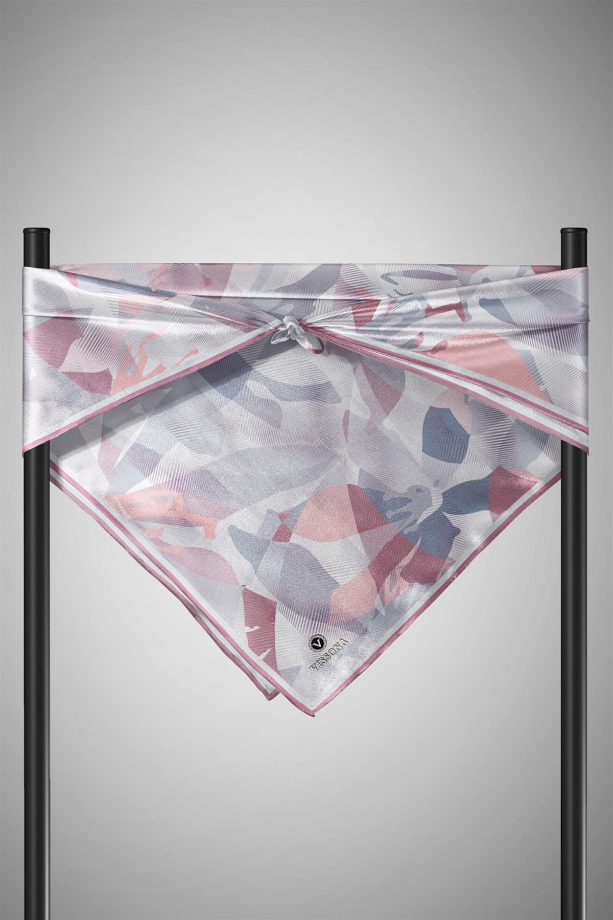 %100 Twill İpek Çiçek Desenli Pudra - Bebe Mavisi Renkli 90x90 Eşarp Dikim Şekli : El Dikişi