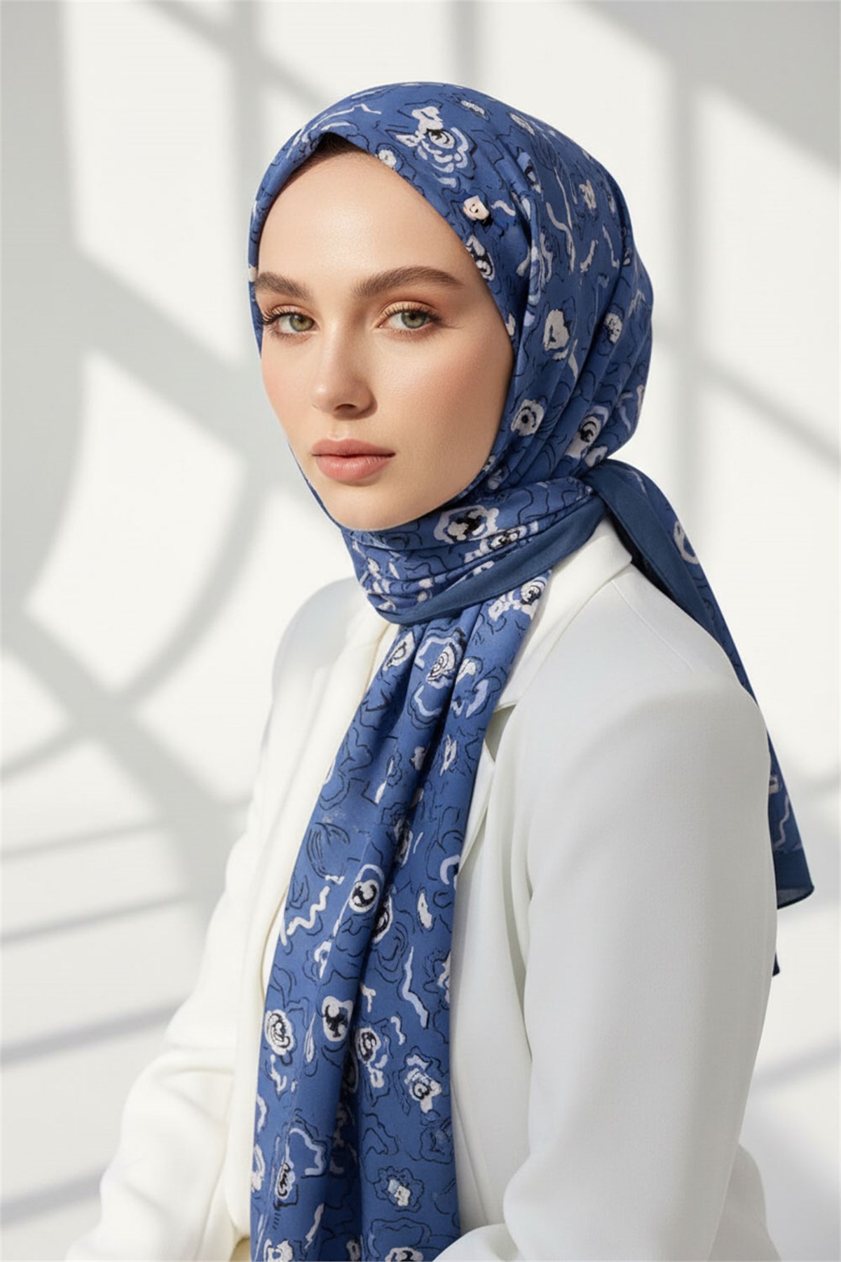 KREP ÇİÇEKLİ İNDİGO - BEBE MAVİ RENKLİ 75X195 KIRIŞMAZ ŞAL