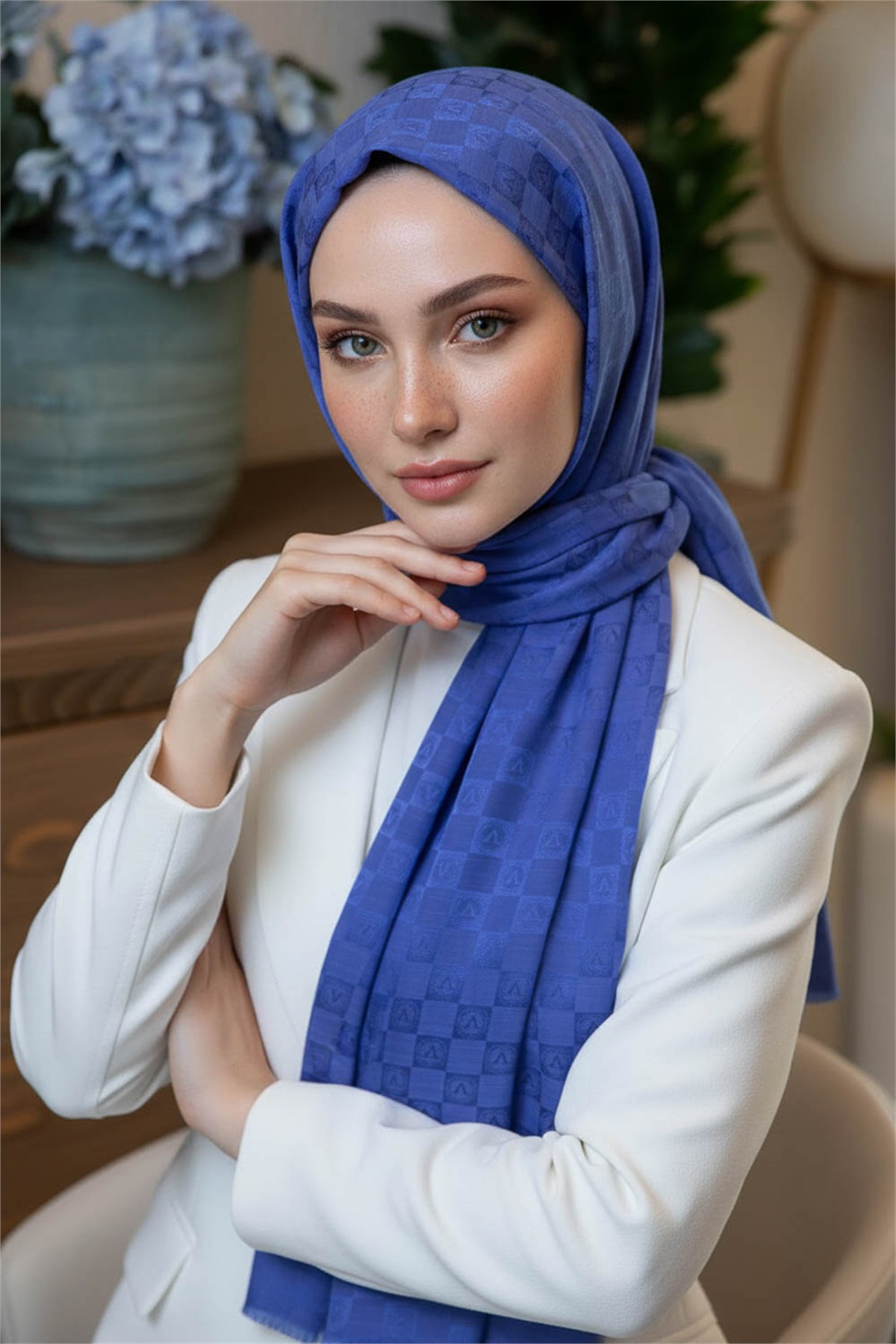 Vissona %57 İPEK %43 PAMUK Monogram Desenli Saks Renkli Şal -  70x190 Dikiş Tipi İtalyan Dikişli