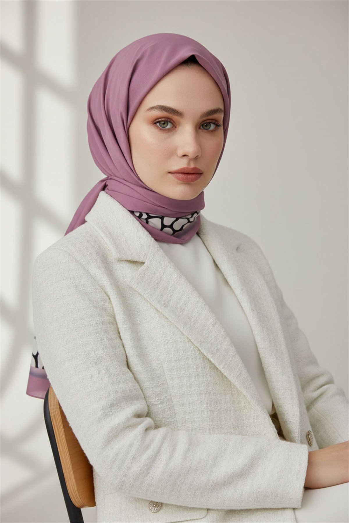 KREP DESENLİ GÜL KURUSU - SİYAH RENKLİ 75X195 KIRIŞMAZ ŞAL