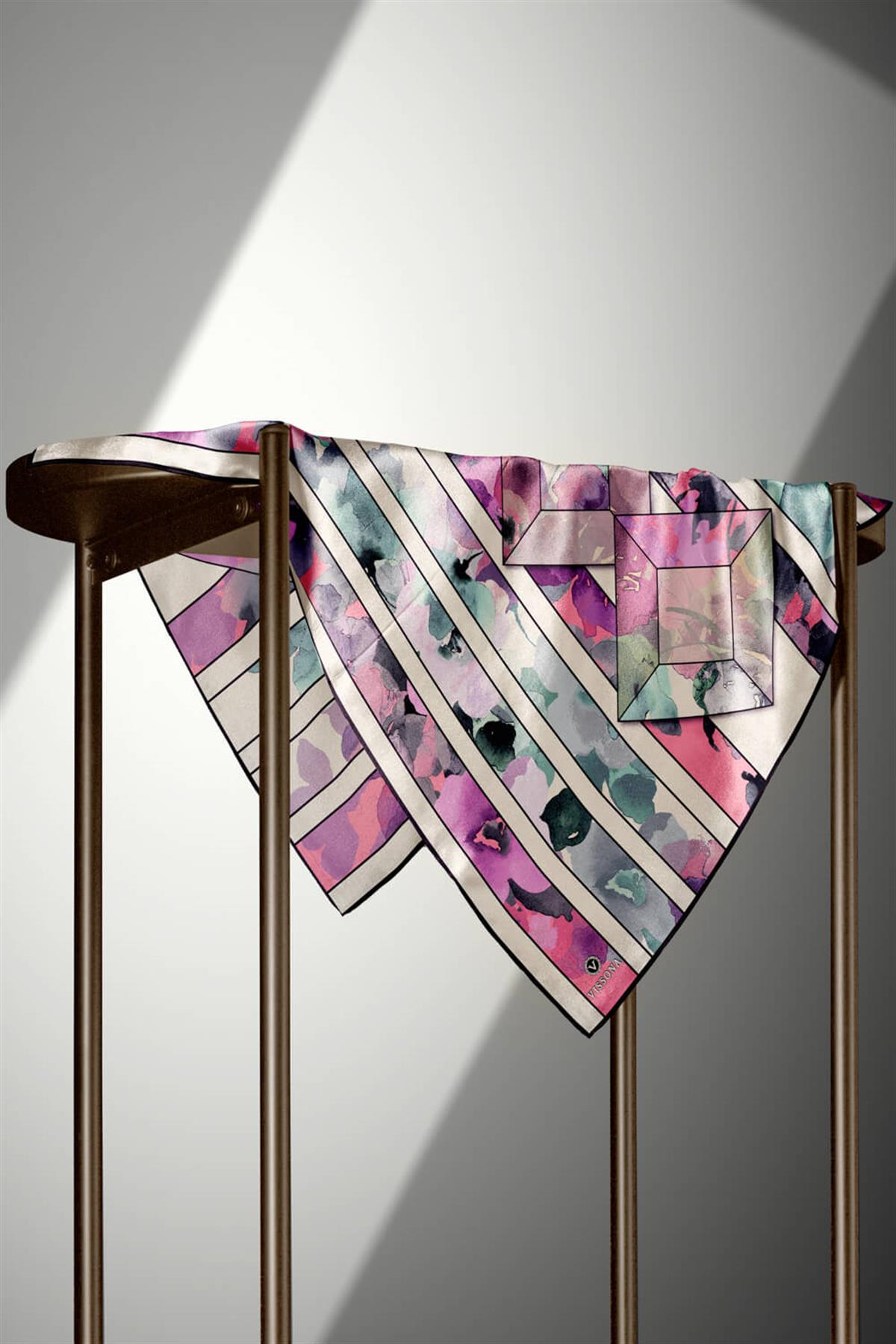 %100 Twill İpek Bahar Çiçekleri Desenli Lila - Su Yeşili Renkli 90x90 Eşarp Kenar Dikiş Şekli El Dikişli