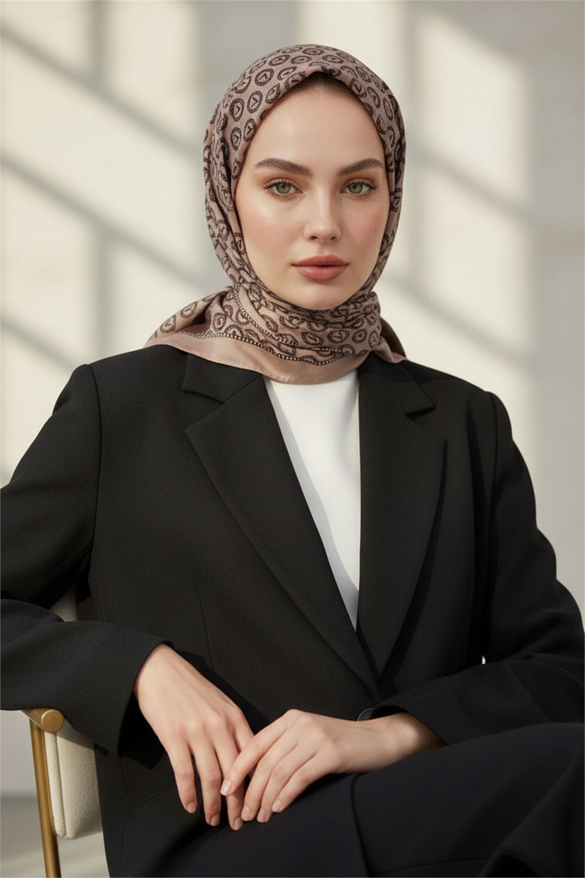 KREP DEGRADELİ MONOGRAM DESENLİ VİZON RENKLİ 75X195 KIRIŞMAZ ŞAL