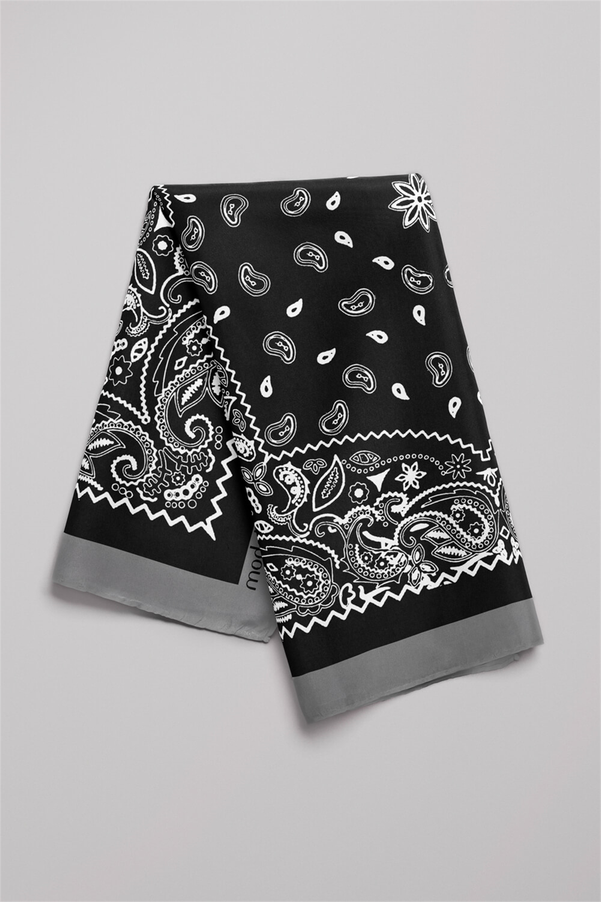 B17 Kadın Siyah Beyaz Şal Desenli 50x50 Bandana