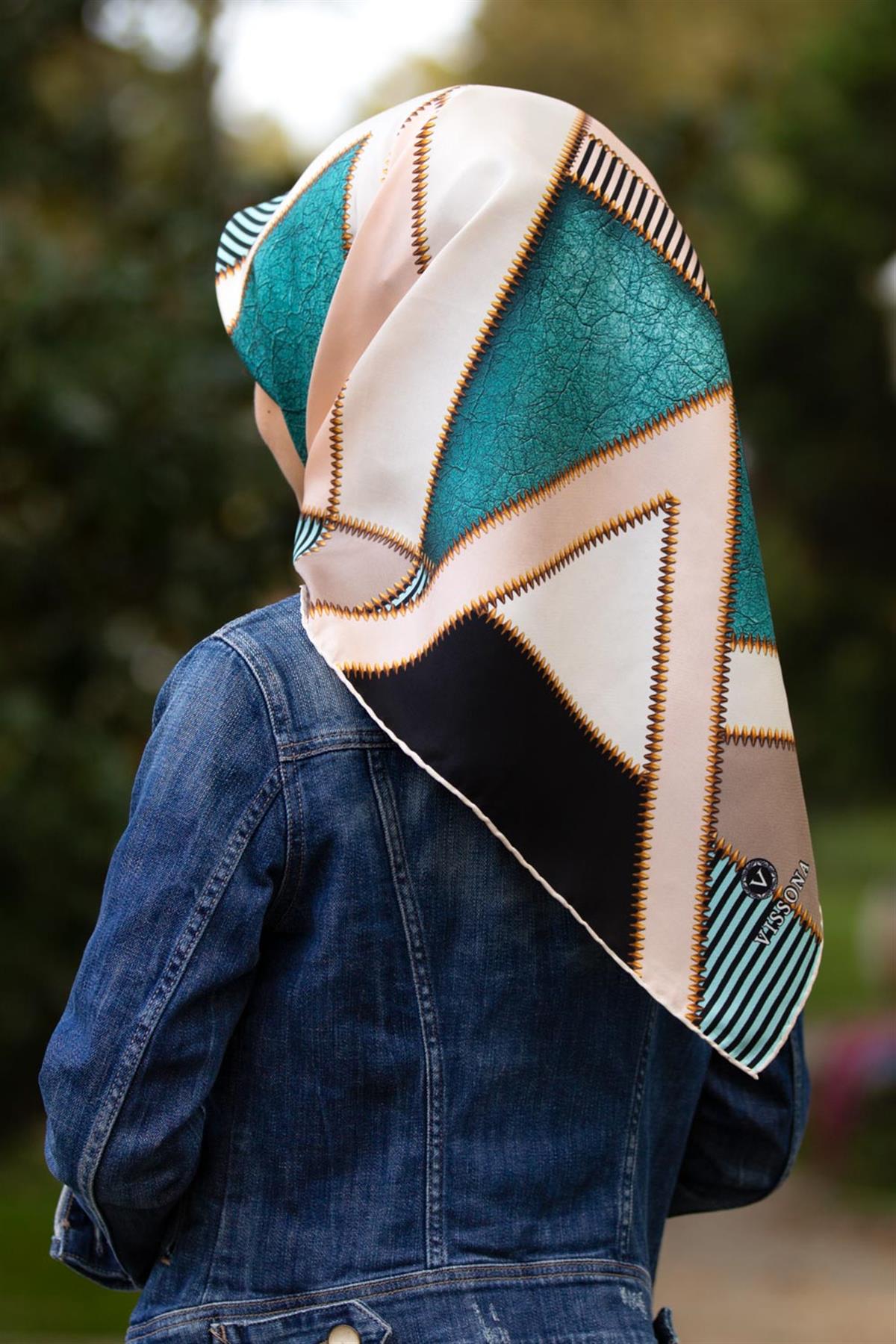 %100 Twill İpek Geometrik Desenli Zümrüt Yeşili - Somon Renkli 90x90 Eşarp Dikim Şekli : El Dikişi