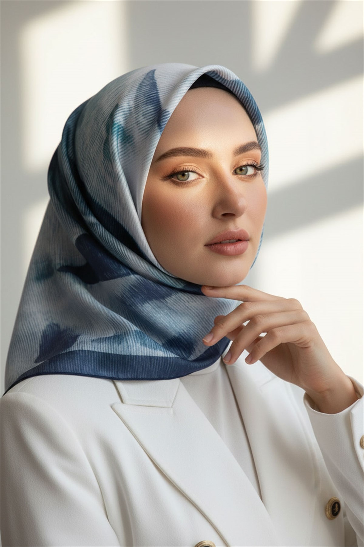 %100 Twill İpek Yaprak Desenli İndigo - Petrol Yeşili Renkli 90x90 Eşarp Dikim Şekli : El Dikişi