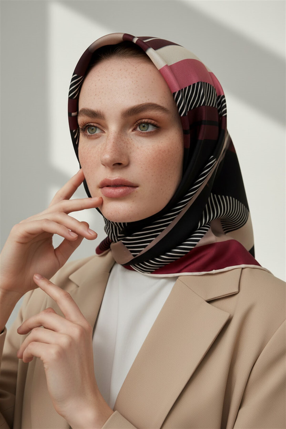%100 Twill İpek Zebra Desenli Bej - Bordo Renkli 90x90 Eşarp Dikim Şekli : El Dikişi